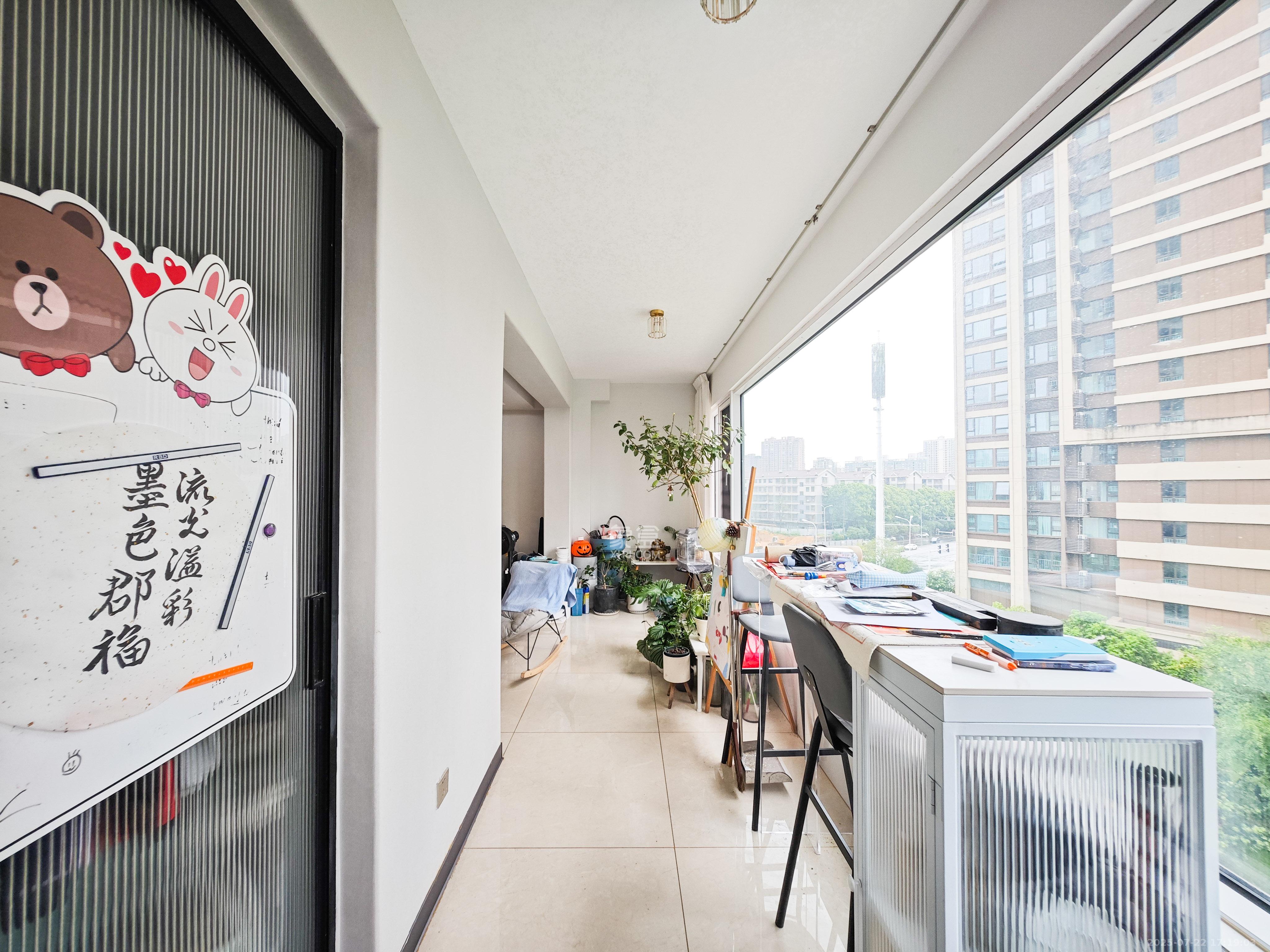 中欣楚天御府E区  3室2厅2卫   143.80万阳台