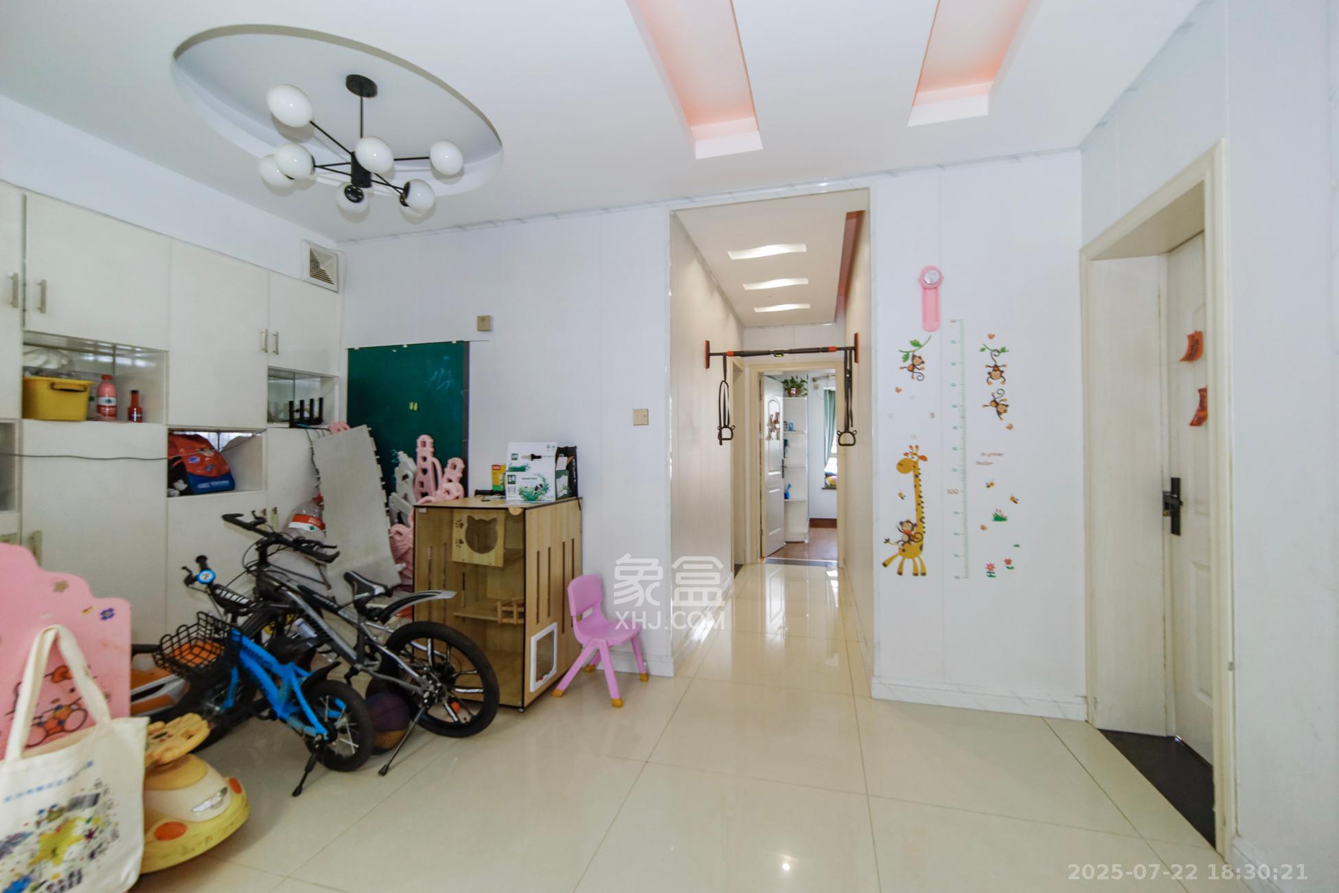 德馨园  3室2厅1卫    100.0万 德馨园  3室2厅1卫    100.0万客厅