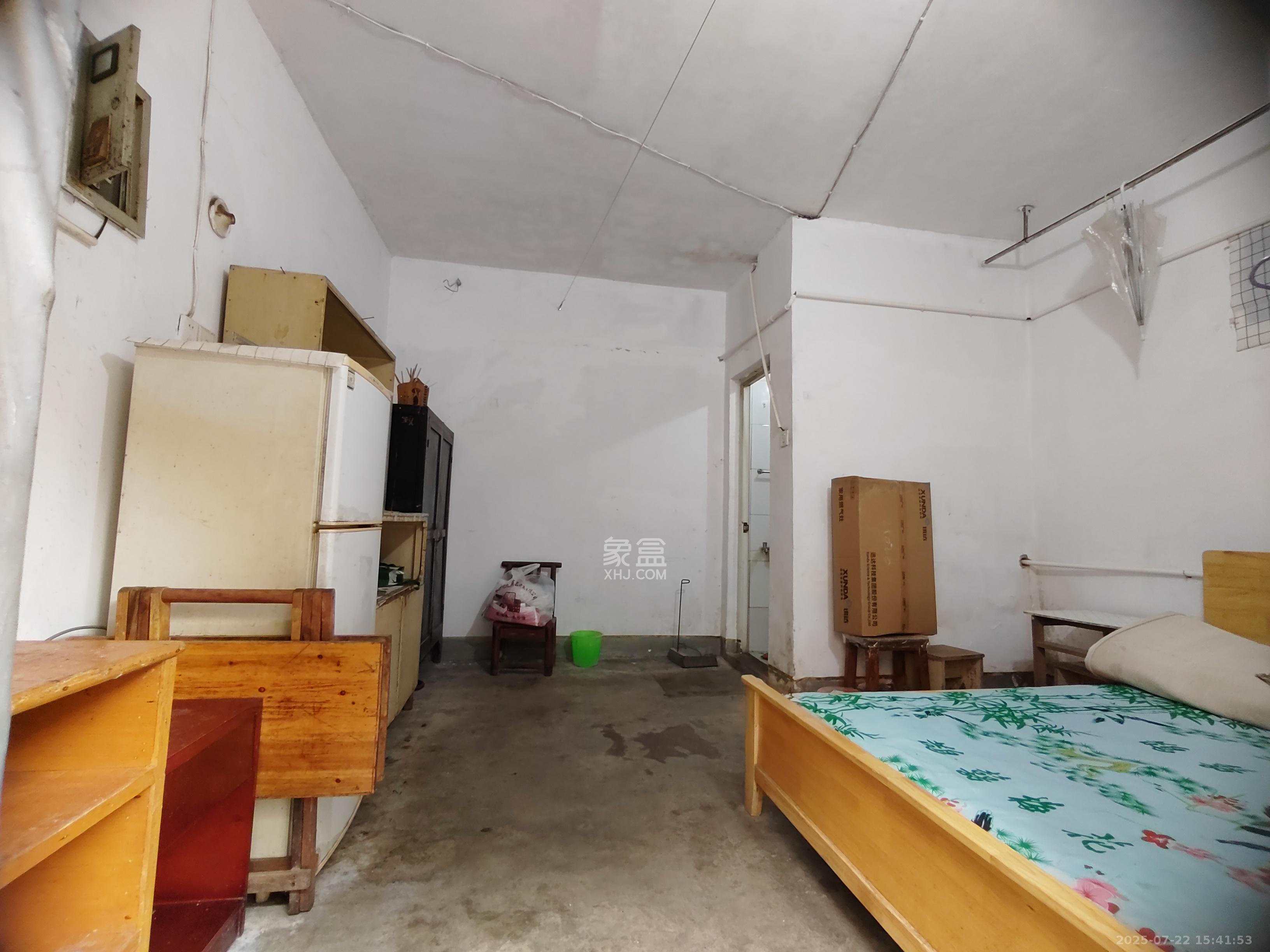 银路家园(公路局单位房) 1室1厅1卫 400.0元/月 银路家园(公路局单位房) 1室1厅1卫 400.0元/月室内图