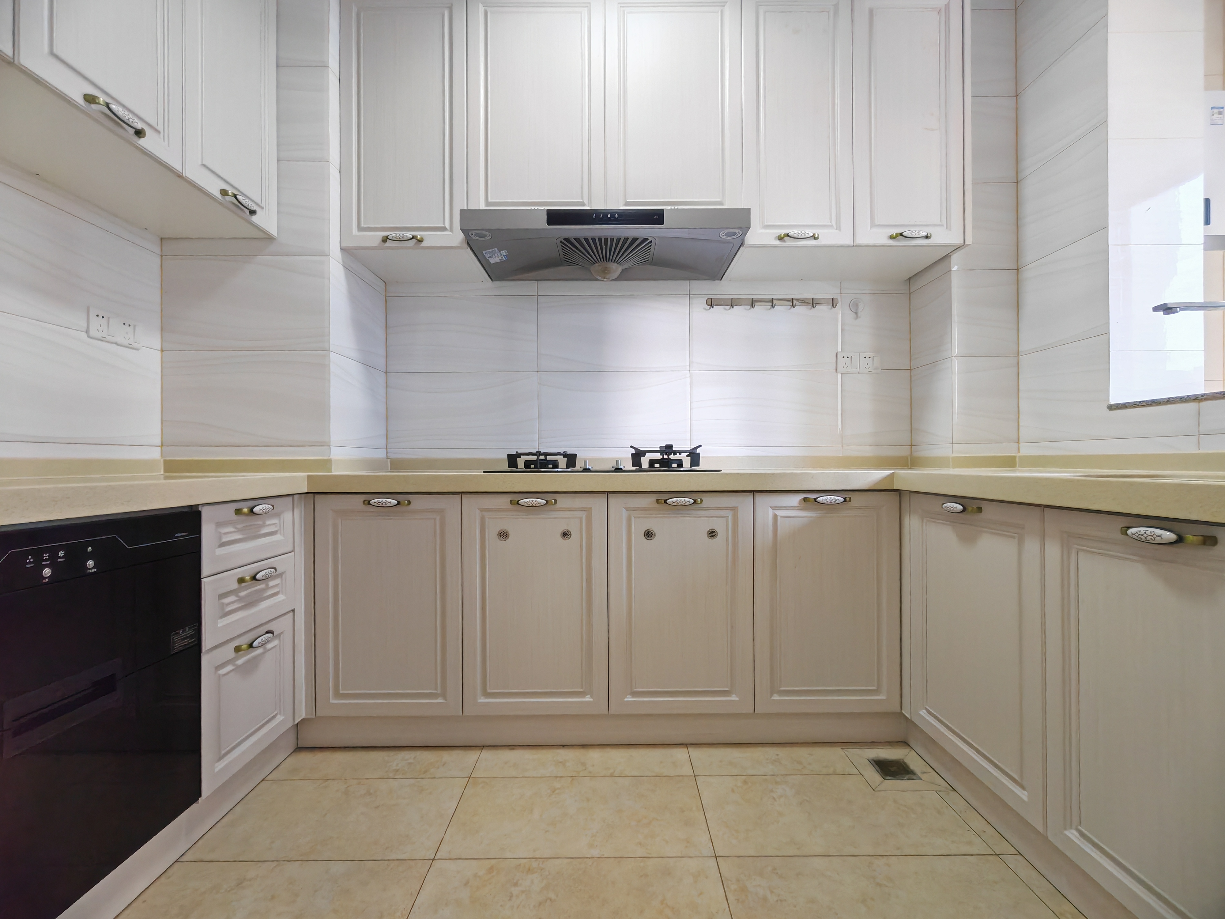 海航豪庭南苑 3室2厅2卫 297.0万 海航豪庭南苑 3室2厅2卫 297.0万客厅