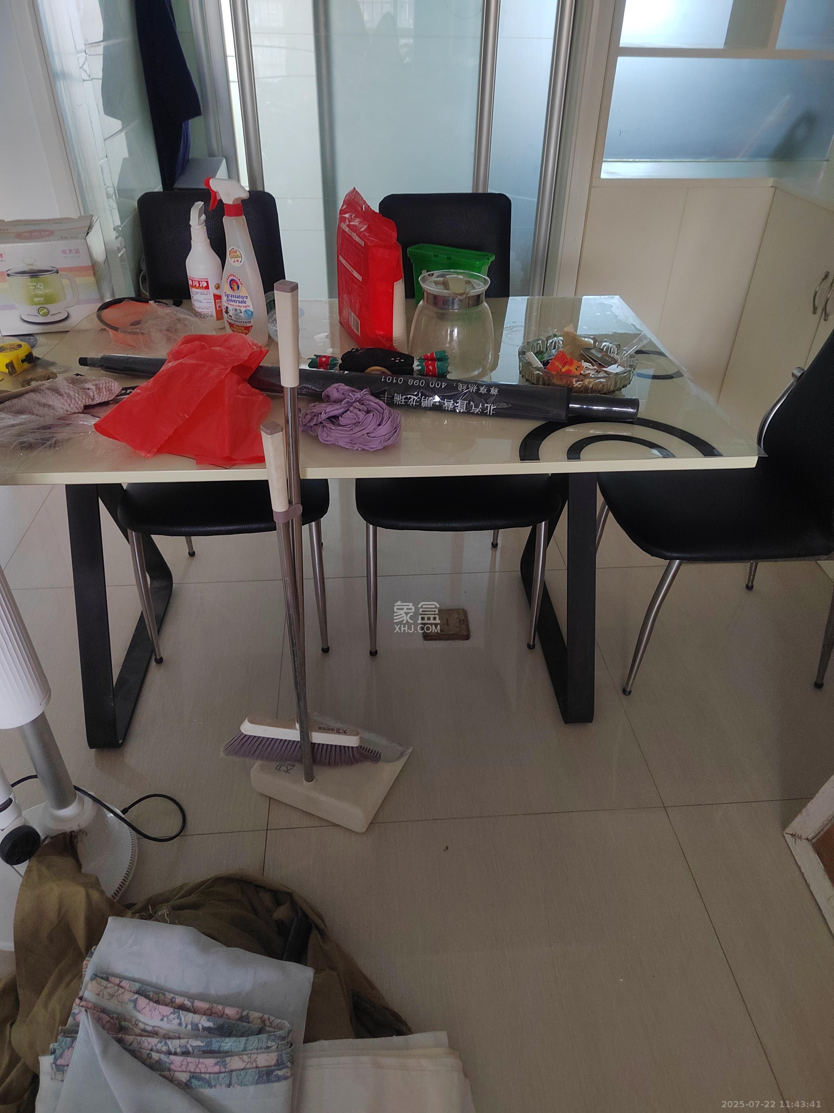 鄱阳小区  3室2厅2卫    2000.0元/月 鄱阳小区  3室2厅2卫    2000.0元/月室内图