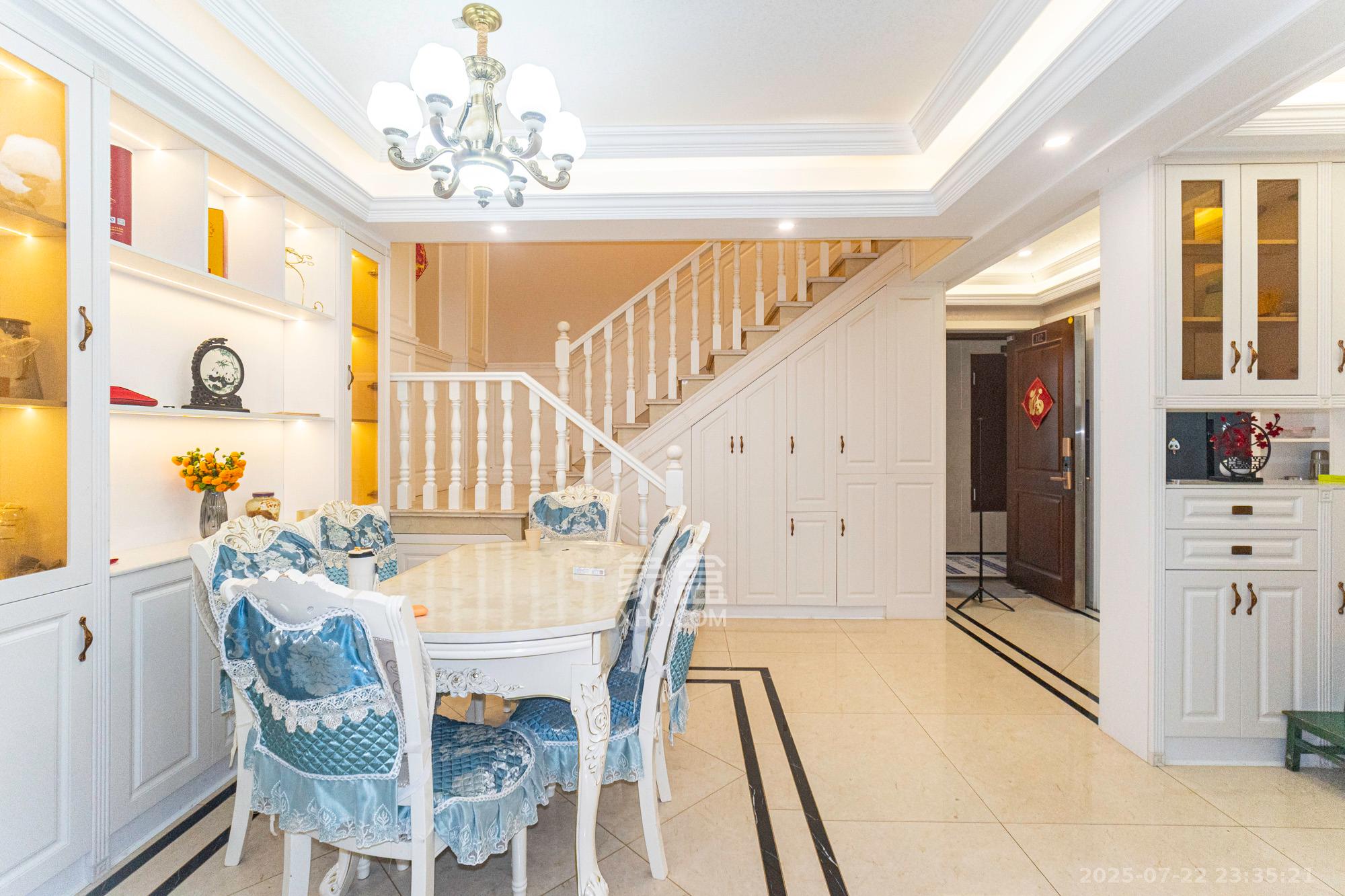 中交建发松雅院 4室2厅2卫 138.0万 中交建发松雅院 4室2厅2卫 138.0万客厅