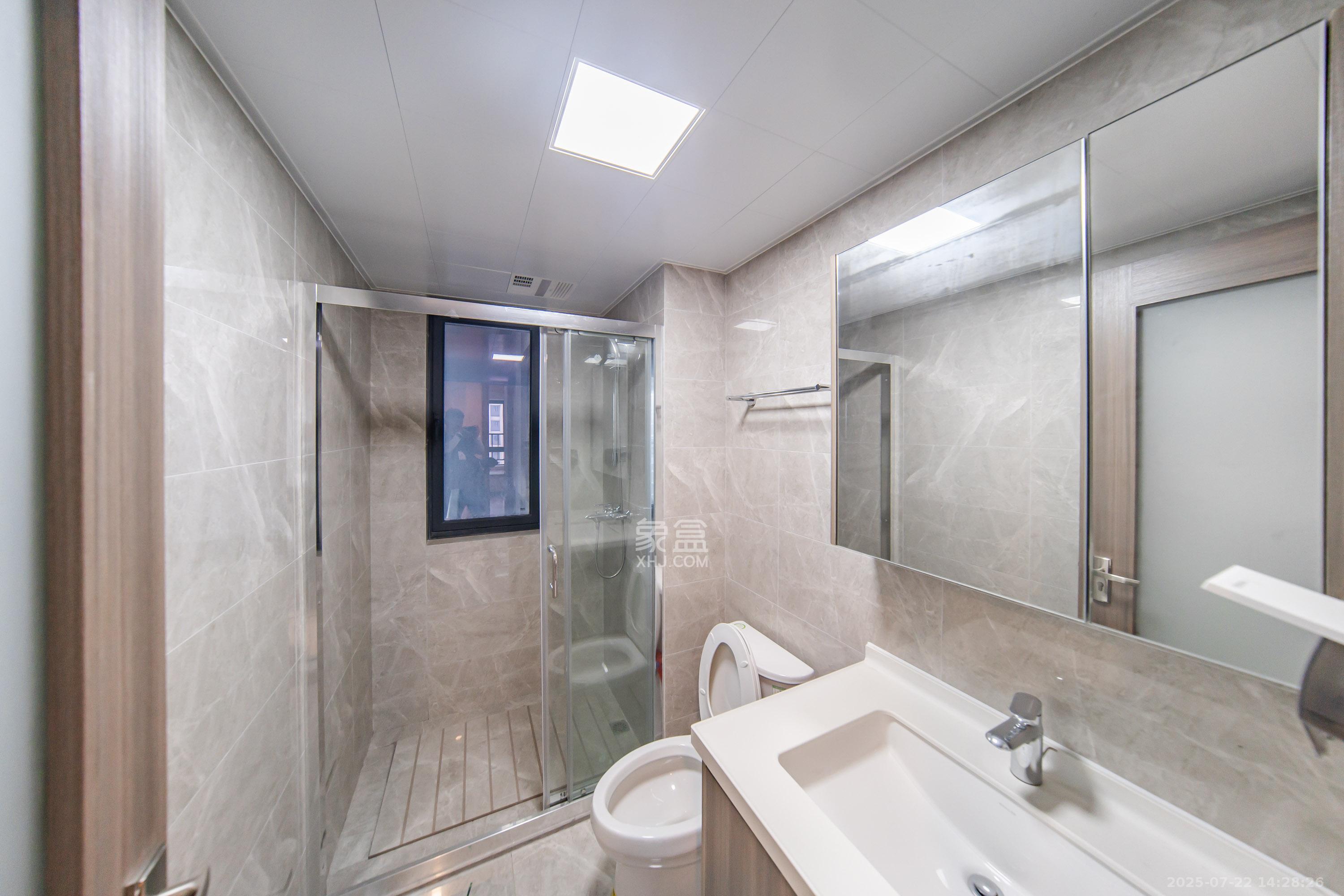 中海阅麓山一期 3室2厅2卫 142.0万 中海阅麓山一期 3室2厅2卫 142.0万卫生间