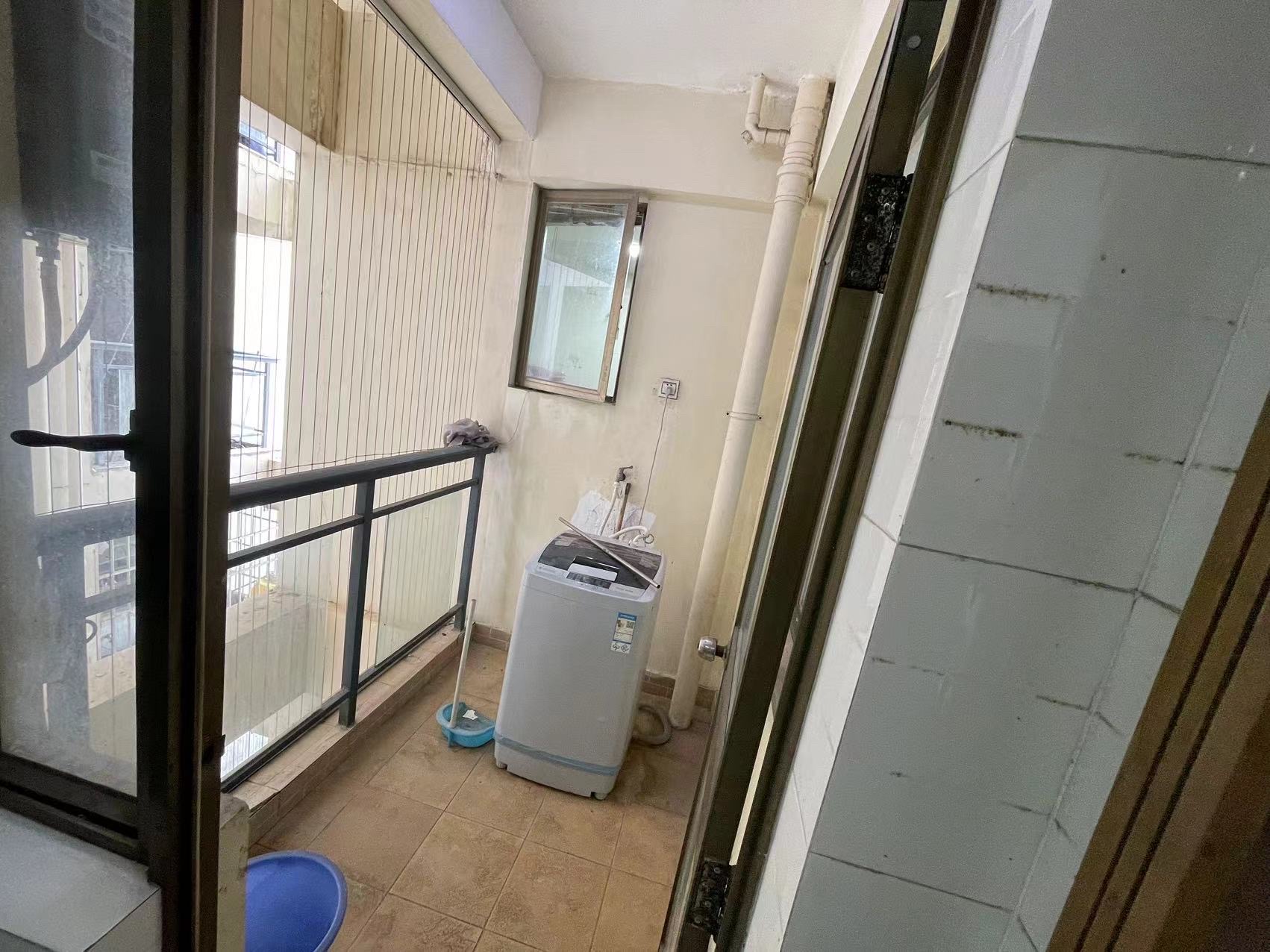 亚洲豪苑南区  3室2厅2卫    2200.0元/月 亚洲豪苑南区  3室2厅2卫    2200.0元/月室内图