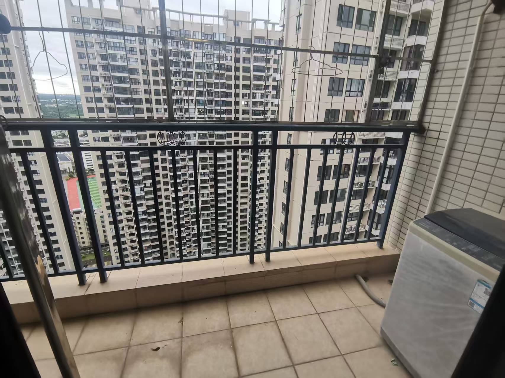 万景峰一期  3室2厅2卫    2300.0元/月 万景峰一期  3室2厅2卫    2300.0元/月室内图