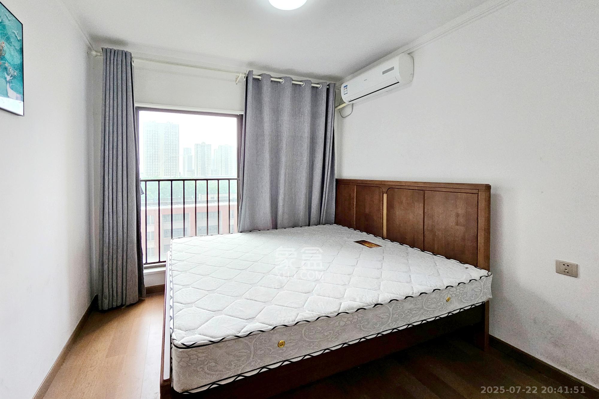 阳光城尚东湾蜜桃园 3室2厅1卫 112.0万 阳光城尚东湾蜜桃园 3室2厅1卫 112.0万卧室