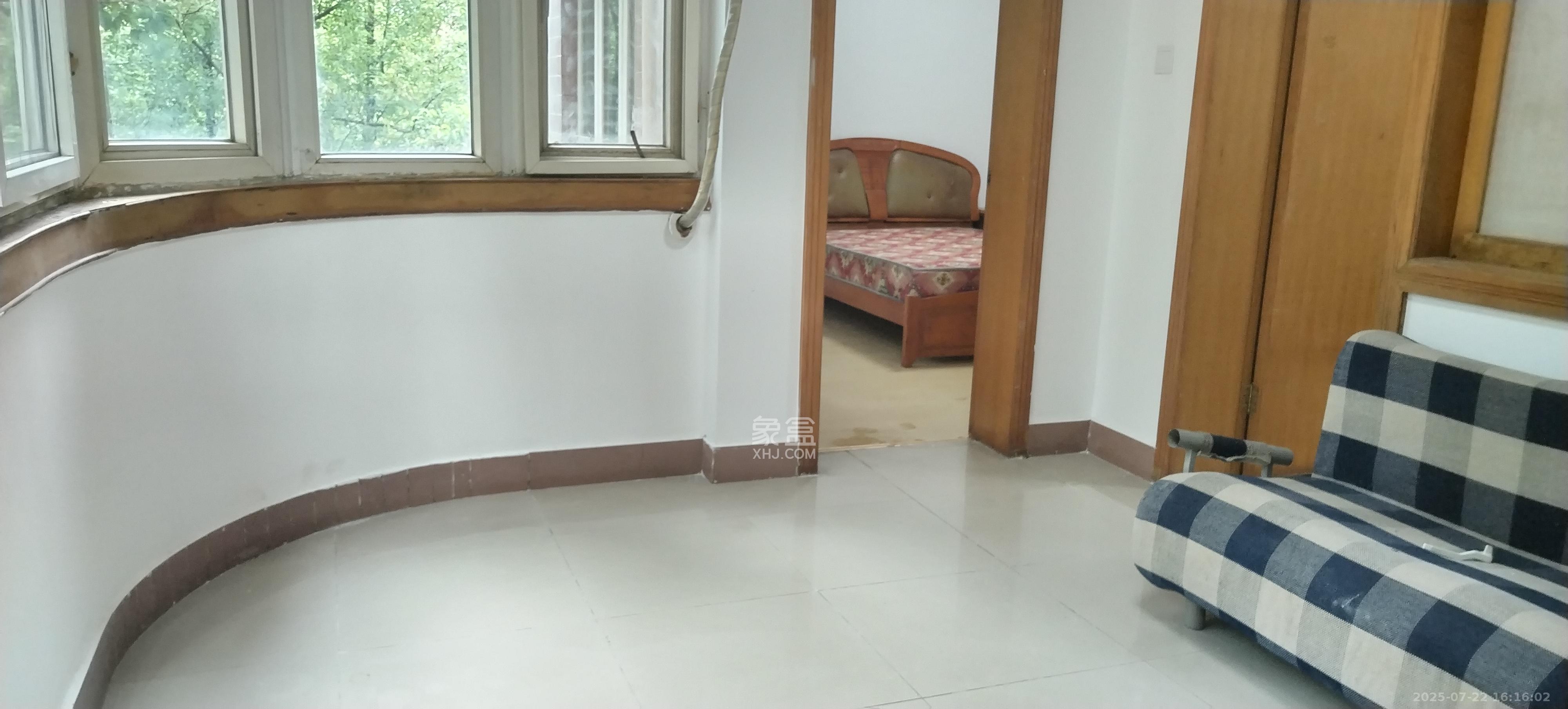 香樟路省委党校 4室2厅1卫 2500.0元/月 香樟路省委党校 4室2厅1卫 2500.0元/月室内图