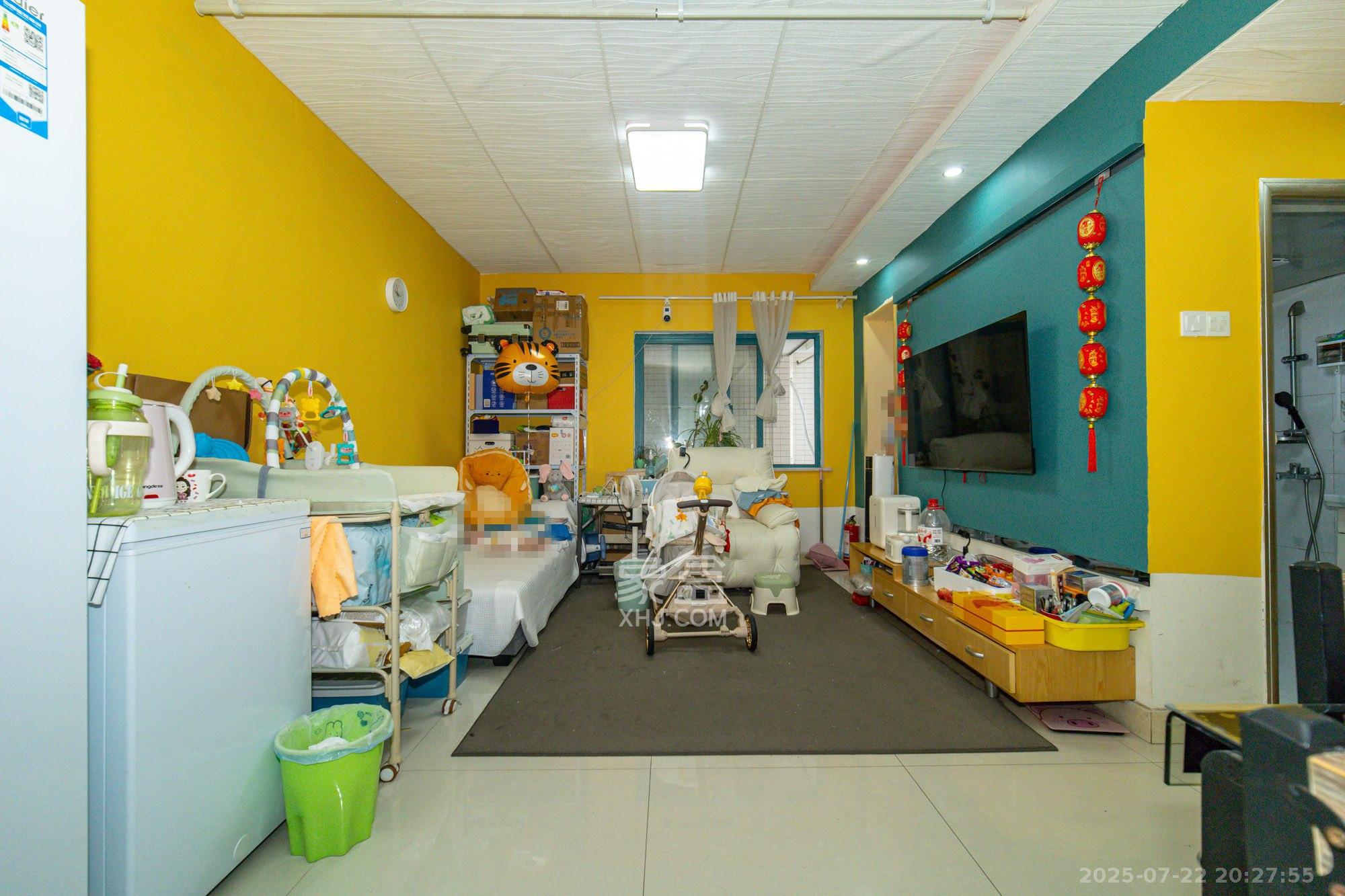 蝴蝶谷 1室2厅1卫 36.8万 蝴蝶谷 1室2厅1卫 36.8万客厅