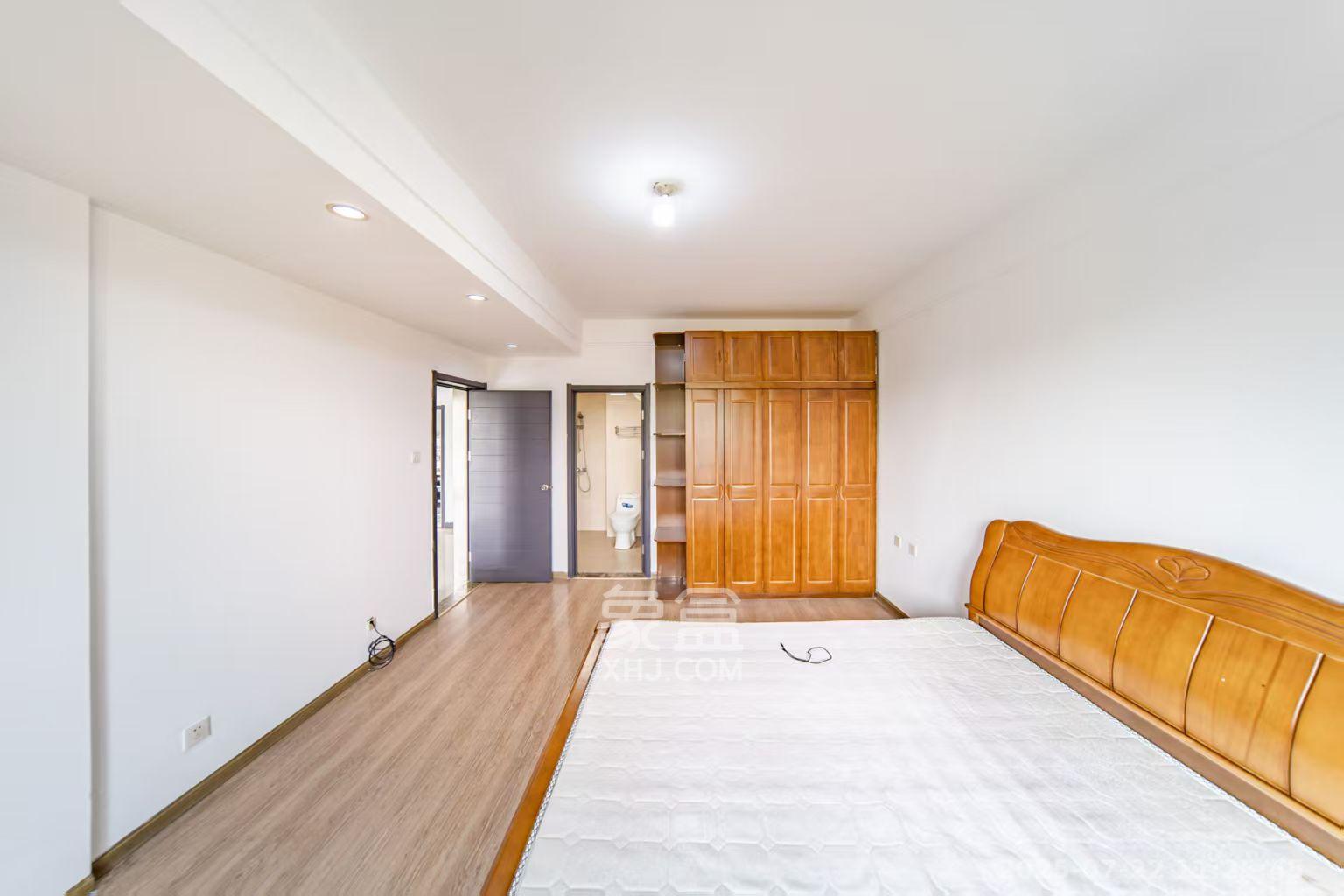 阳光100三期 3室2厅2卫 2700.0元/月 阳光100三期 3室2厅2卫 2700.0元/月室内图