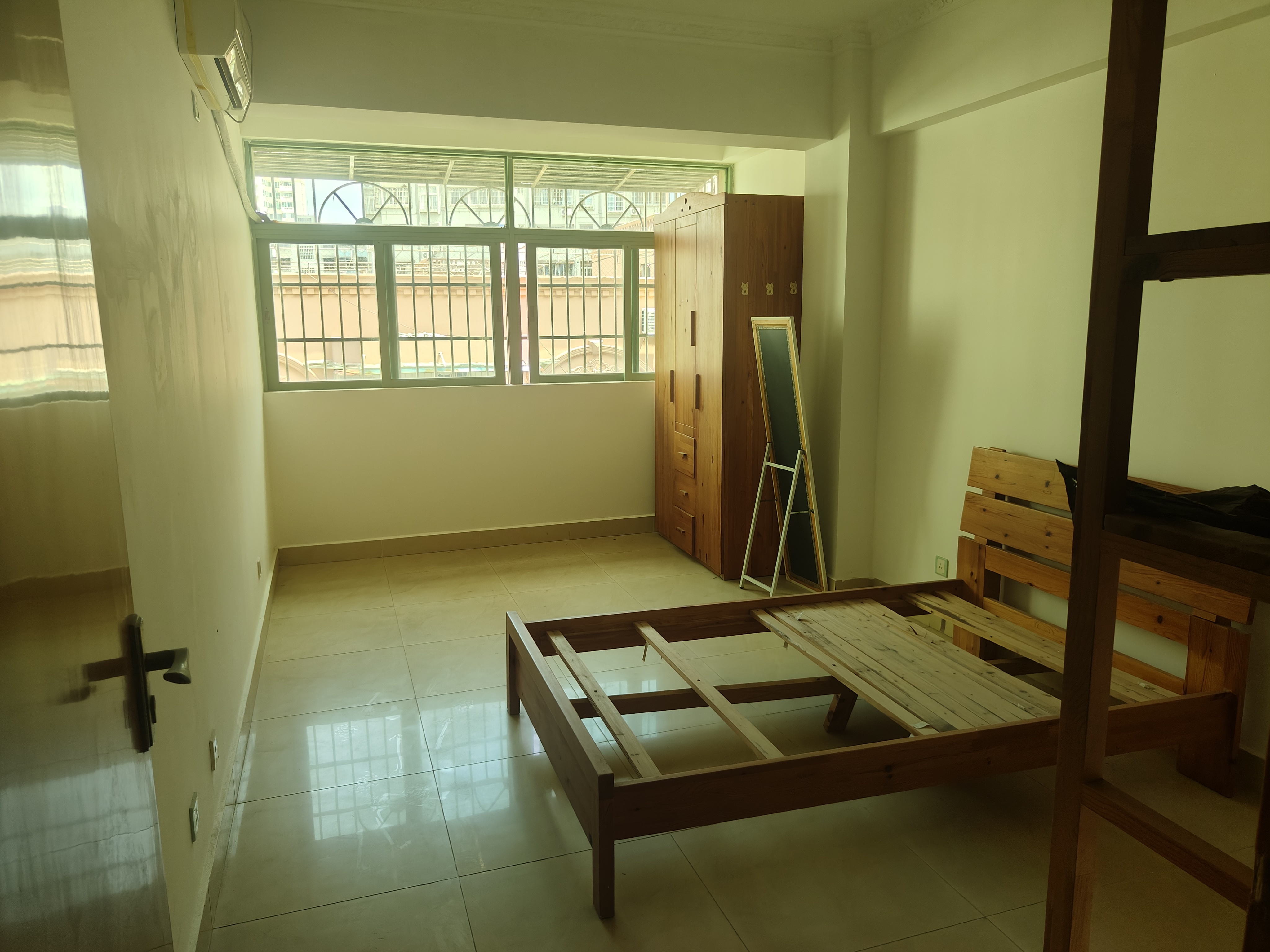 规划设计院宿舍(海甸岛德利路) 4室2厅2卫 3200.0元/月 规划设计院宿舍(海甸岛德利路) 4室2厅2卫 3200.0元/月室内图