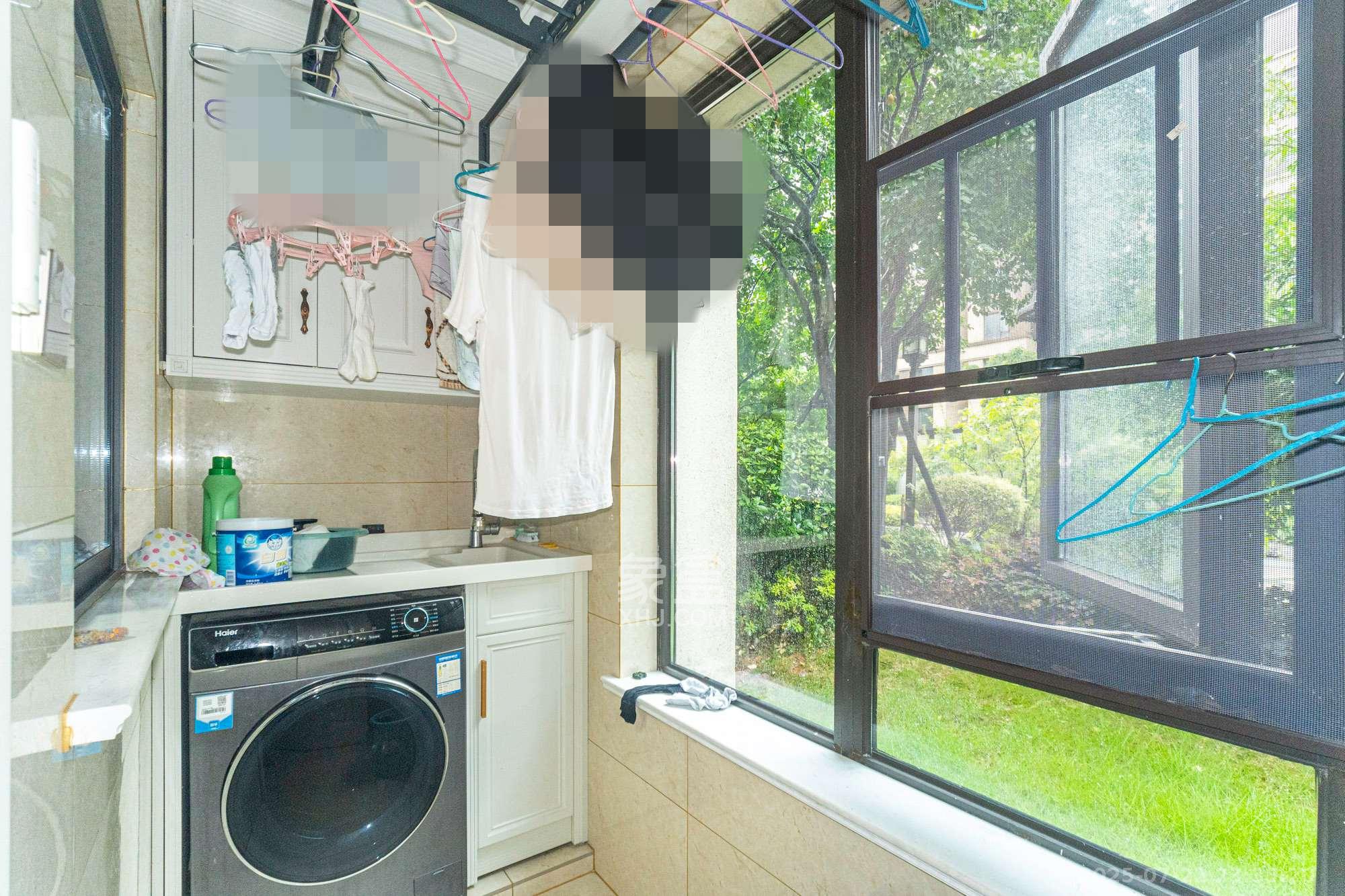 中交建发松雅院  4室2厅2卫    139.8万阳台