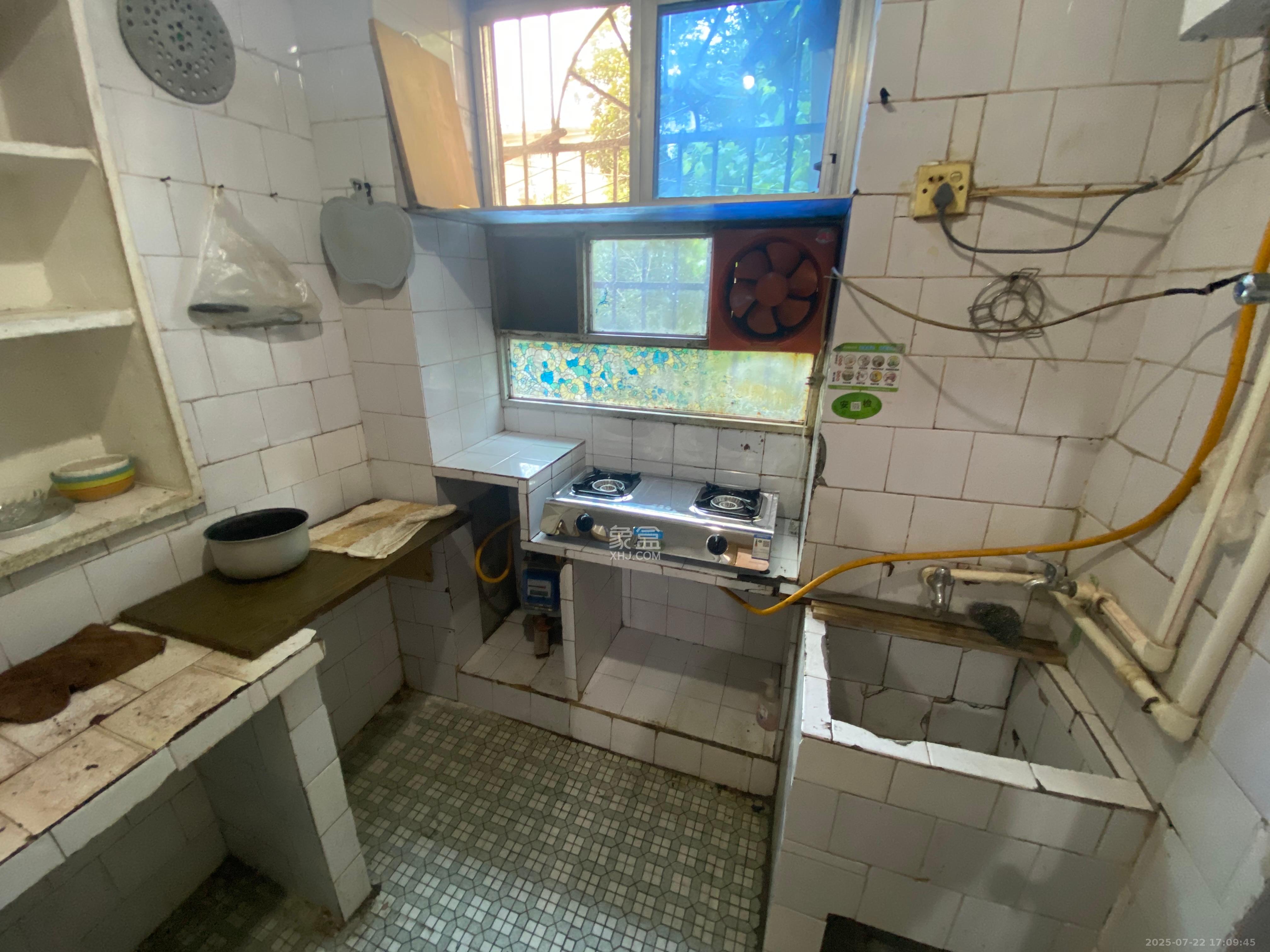 桔园小区1-8片 2室1厅1卫 1000.0元/月 桔园小区1-8片 2室1厅1卫 1000.0元/月室内图