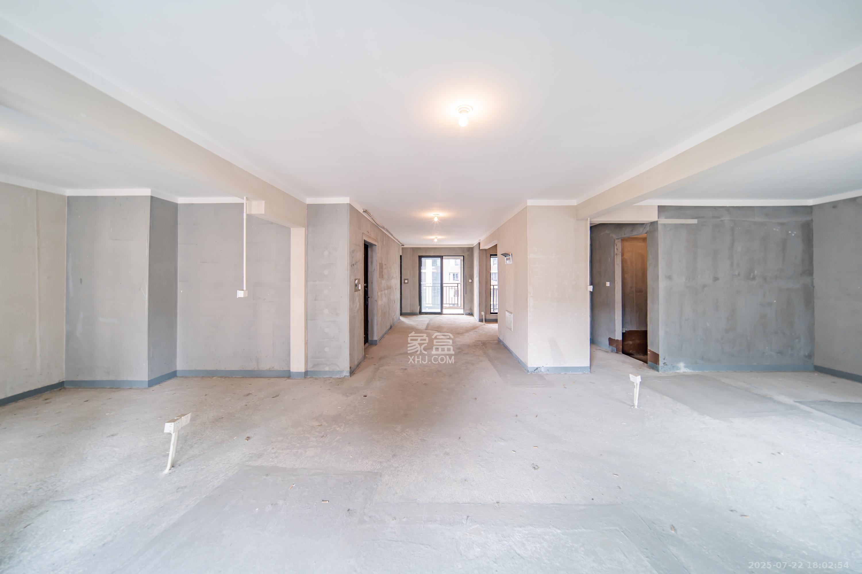 建发电建江山悦 4室2厅2卫 160.0万 建发电建江山悦 4室2厅2卫 160.0万客厅