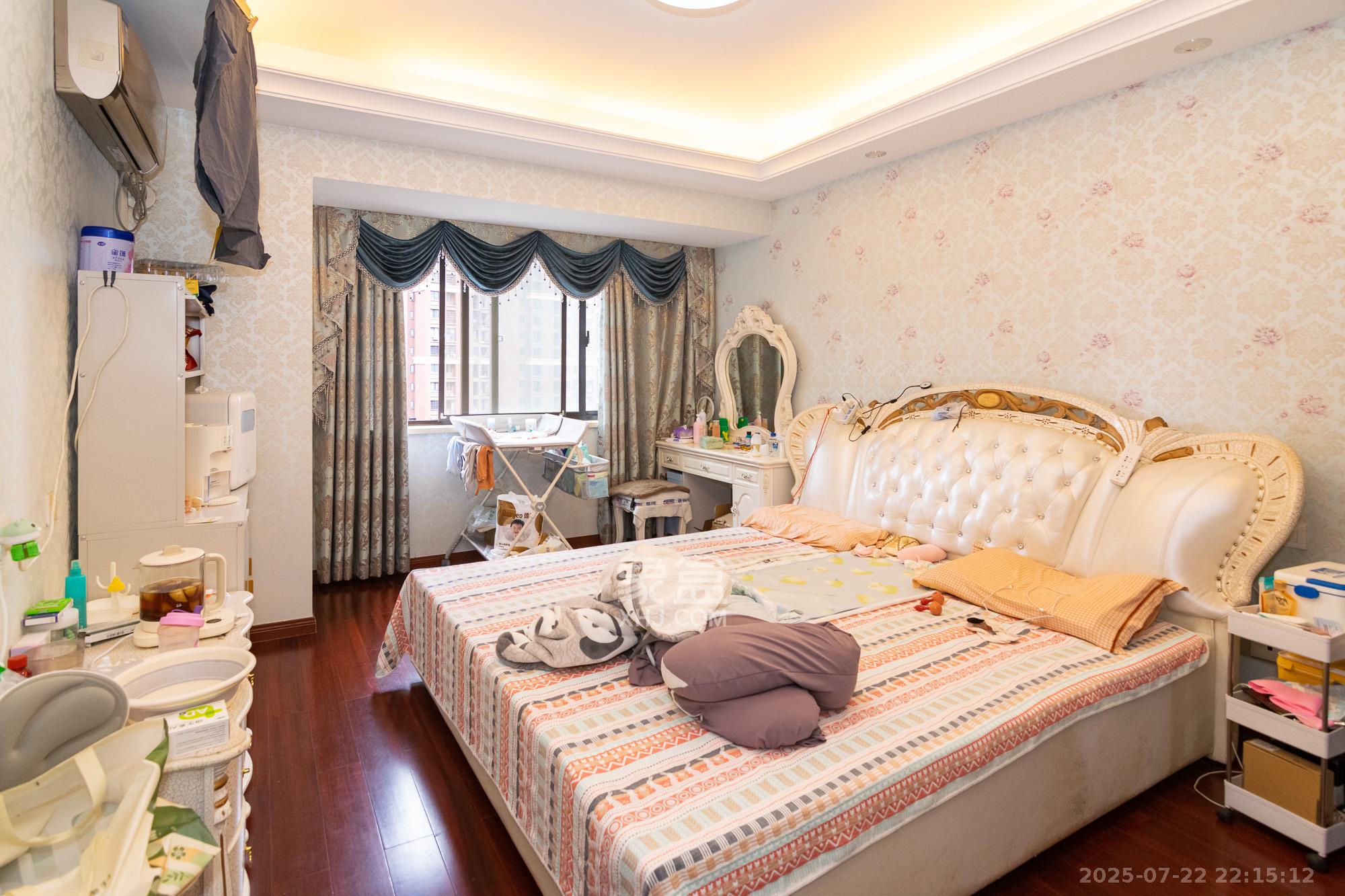 新城国际花都  3室2厅2卫    75.0万卧室