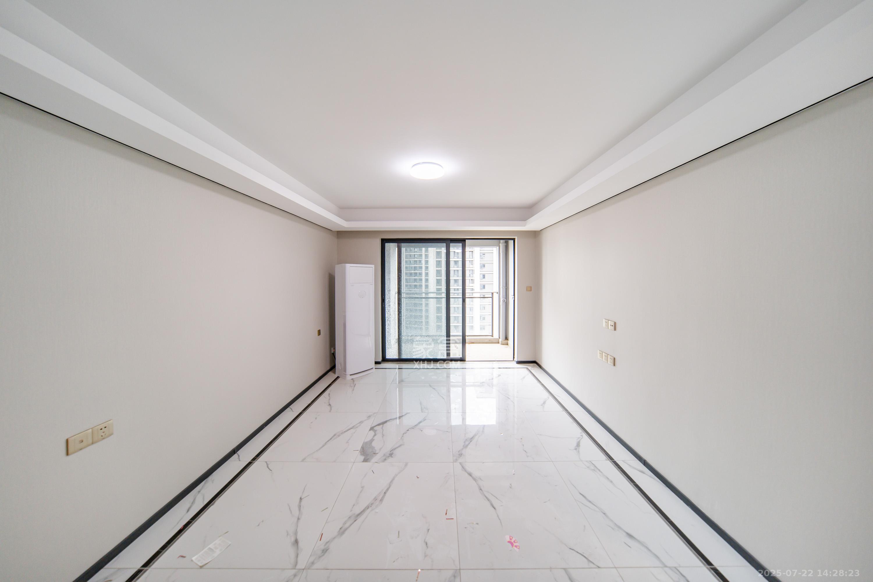 中海阅麓山一期 3室2厅2卫 142.0万 中海阅麓山一期 3室2厅2卫 142.0万客厅