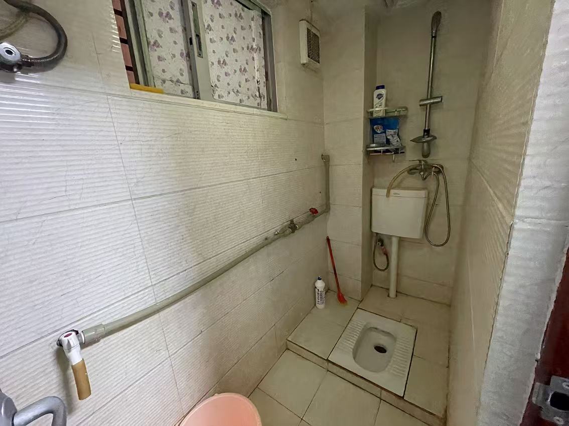 甸昆教师村  3室2厅2卫   2500.00元/月室内图