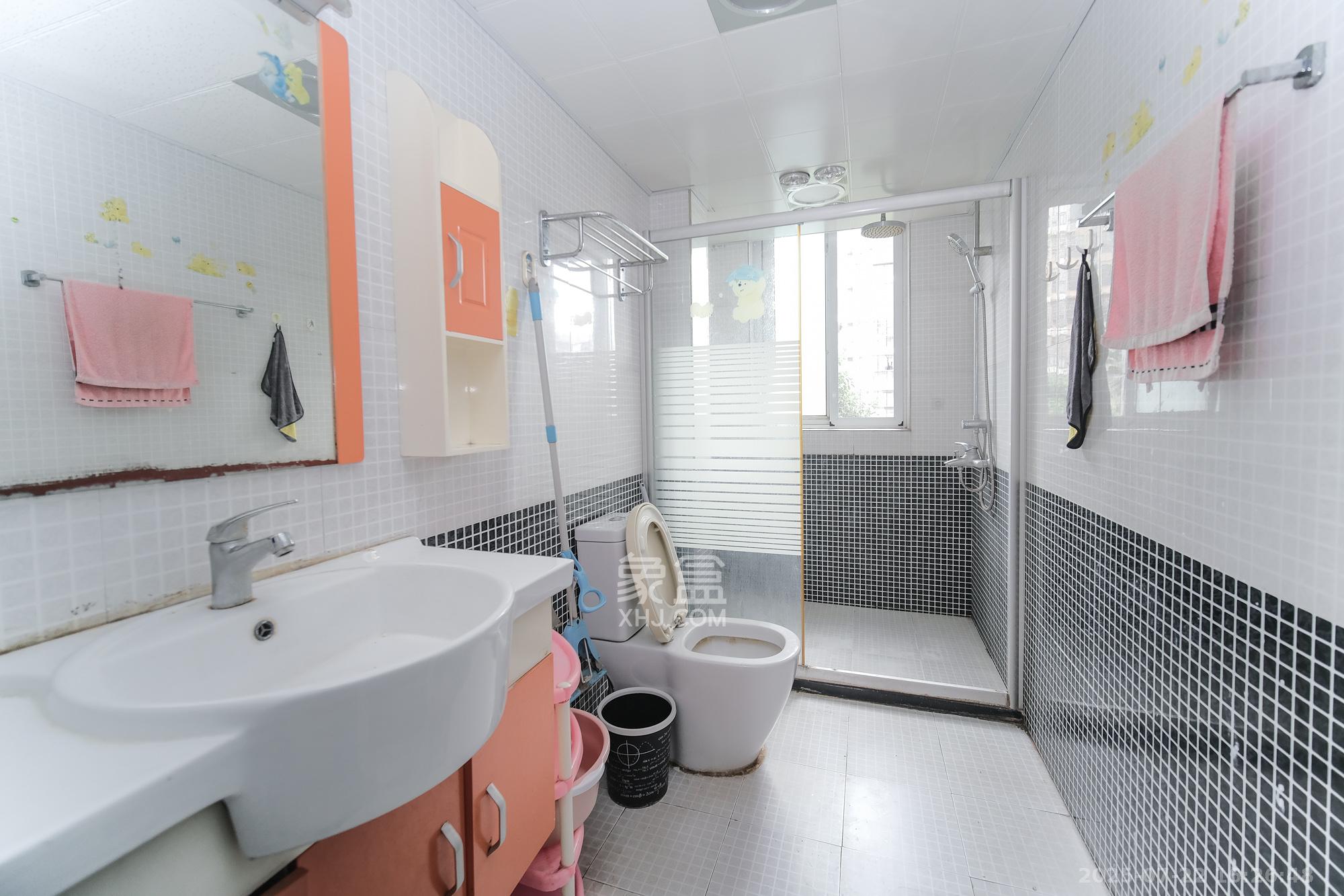 山水湾 3室2厅1卫 59.8万 山水湾 3室2厅1卫 59.8万卫生间