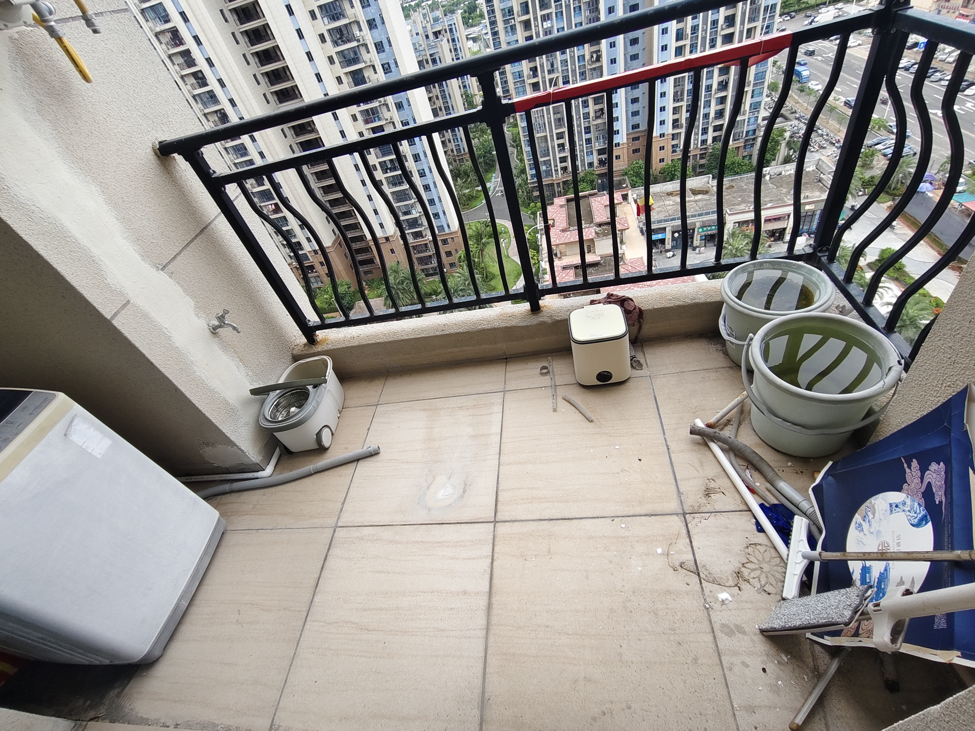 碧桂园一、二期(中央首府) 3室1厅1卫 2600.0元/月 碧桂园一、二期(中央首府) 3室1厅1卫 2600.0元/月室内图