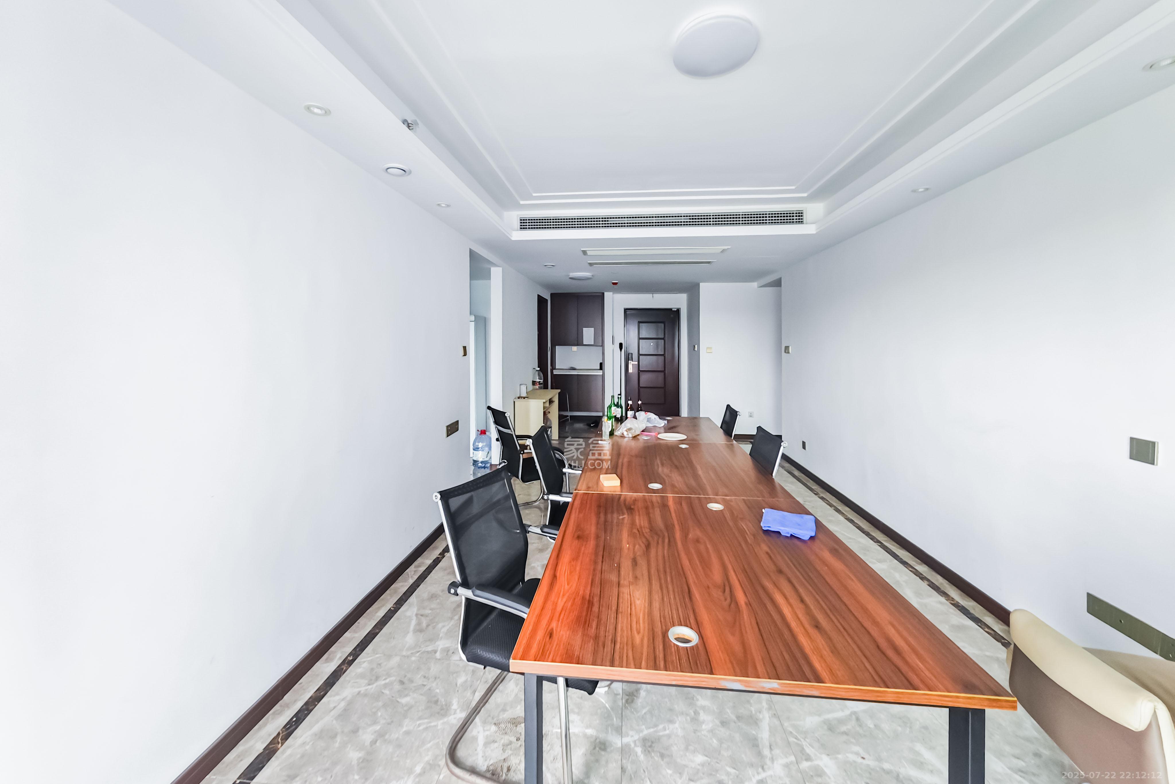 绿地长沙城际空间站（绿地新里佳苑）  3室2厅2卫    135.0万客厅