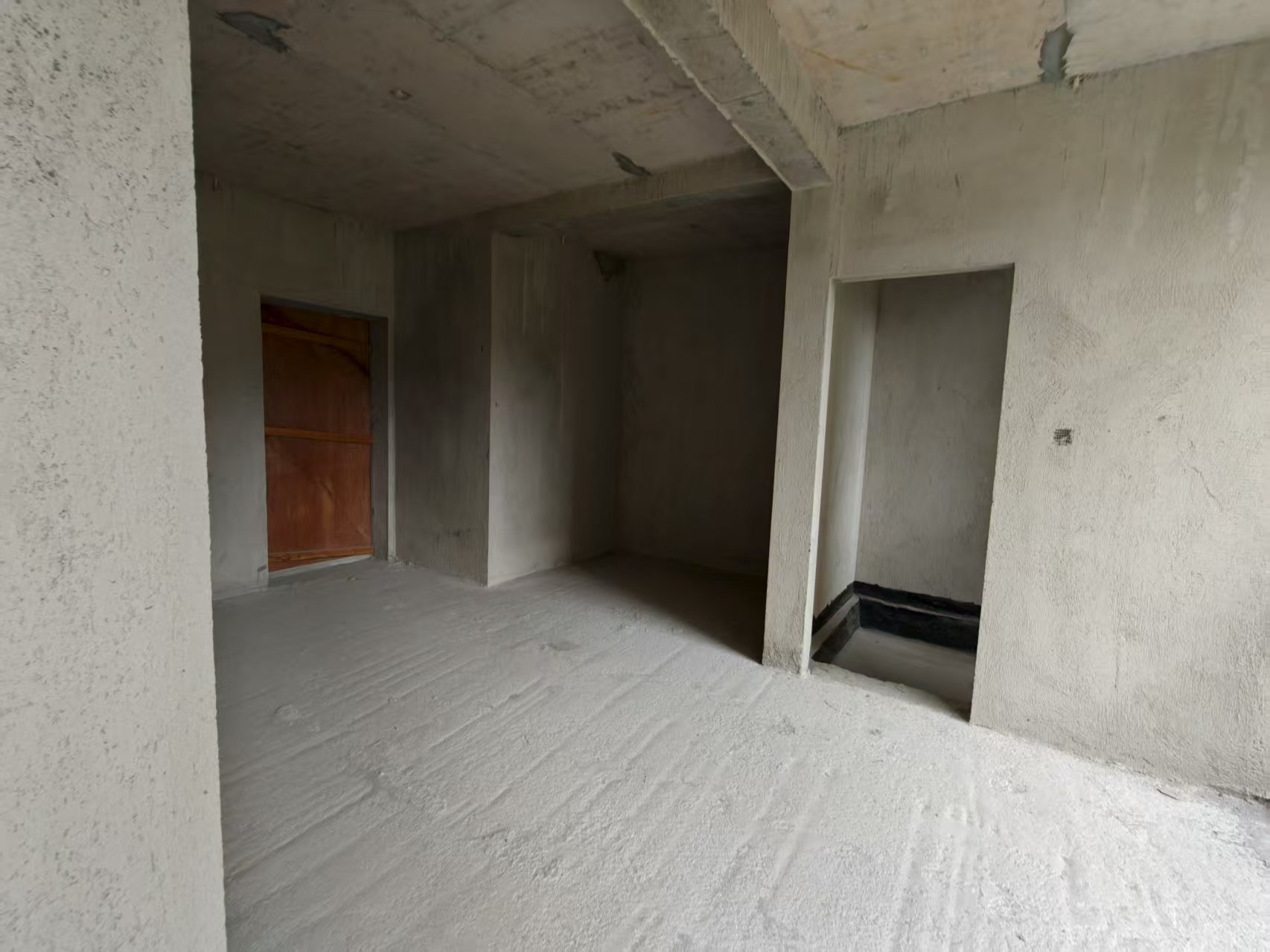 云泰天麓 5室2厅3卫 82.0万 云泰天麓 5室2厅3卫 82.0万客厅