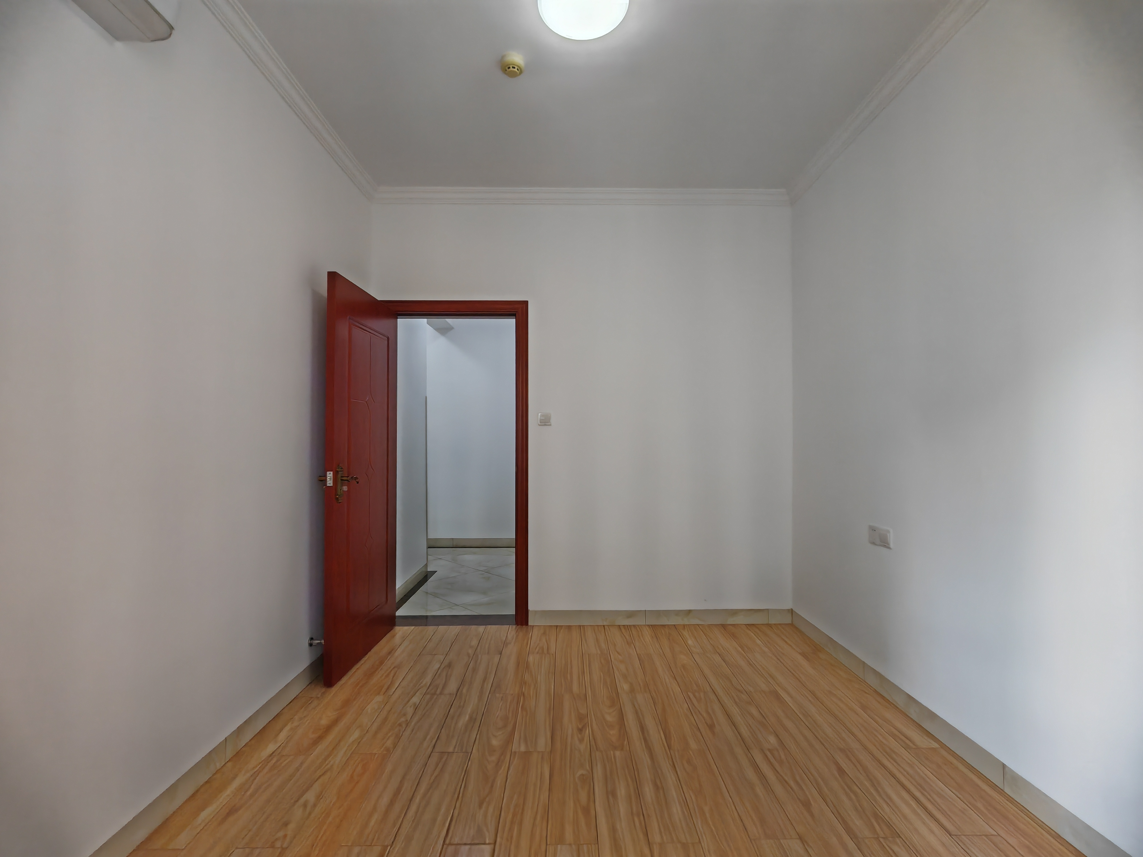 海航豪庭南苑 3室2厅2卫 297.0万 海航豪庭南苑 3室2厅2卫 297.0万客厅