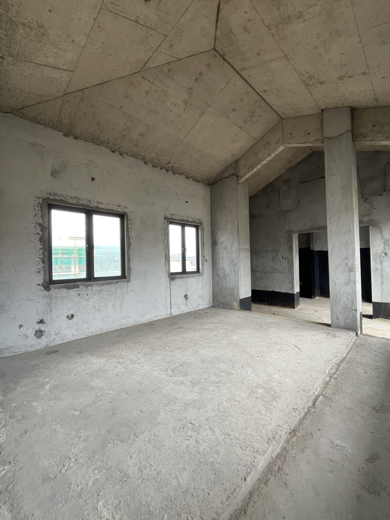 国瑞江畔花园 5室3厅4卫 950.0万 国瑞江畔花园 5室3厅4卫 950.0万客厅