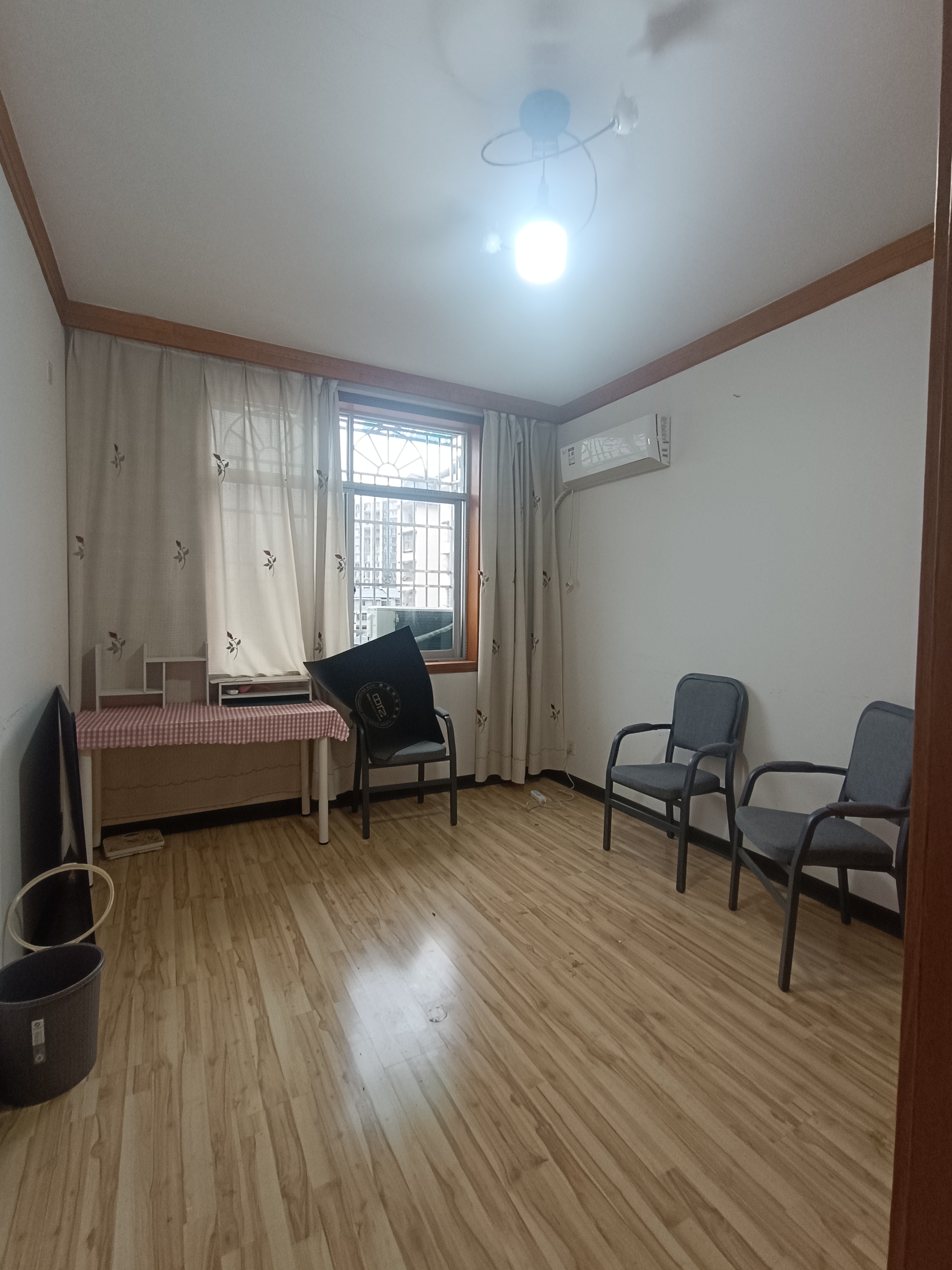 阳光家园  3室2厅1卫   1000.00元/月室内图