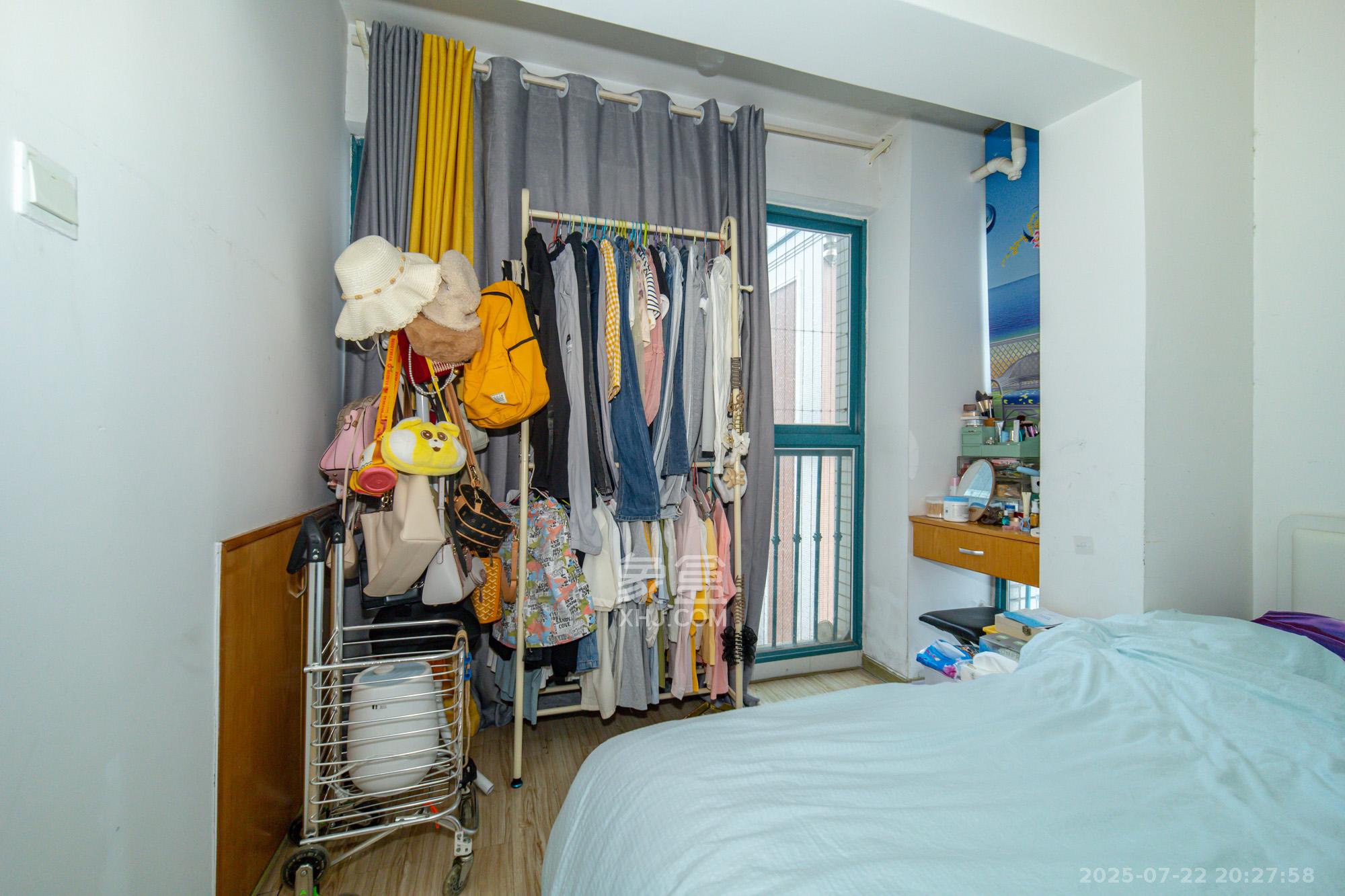 蝴蝶谷 1室2厅1卫 36.8万 蝴蝶谷 1室2厅1卫 36.8万阳台