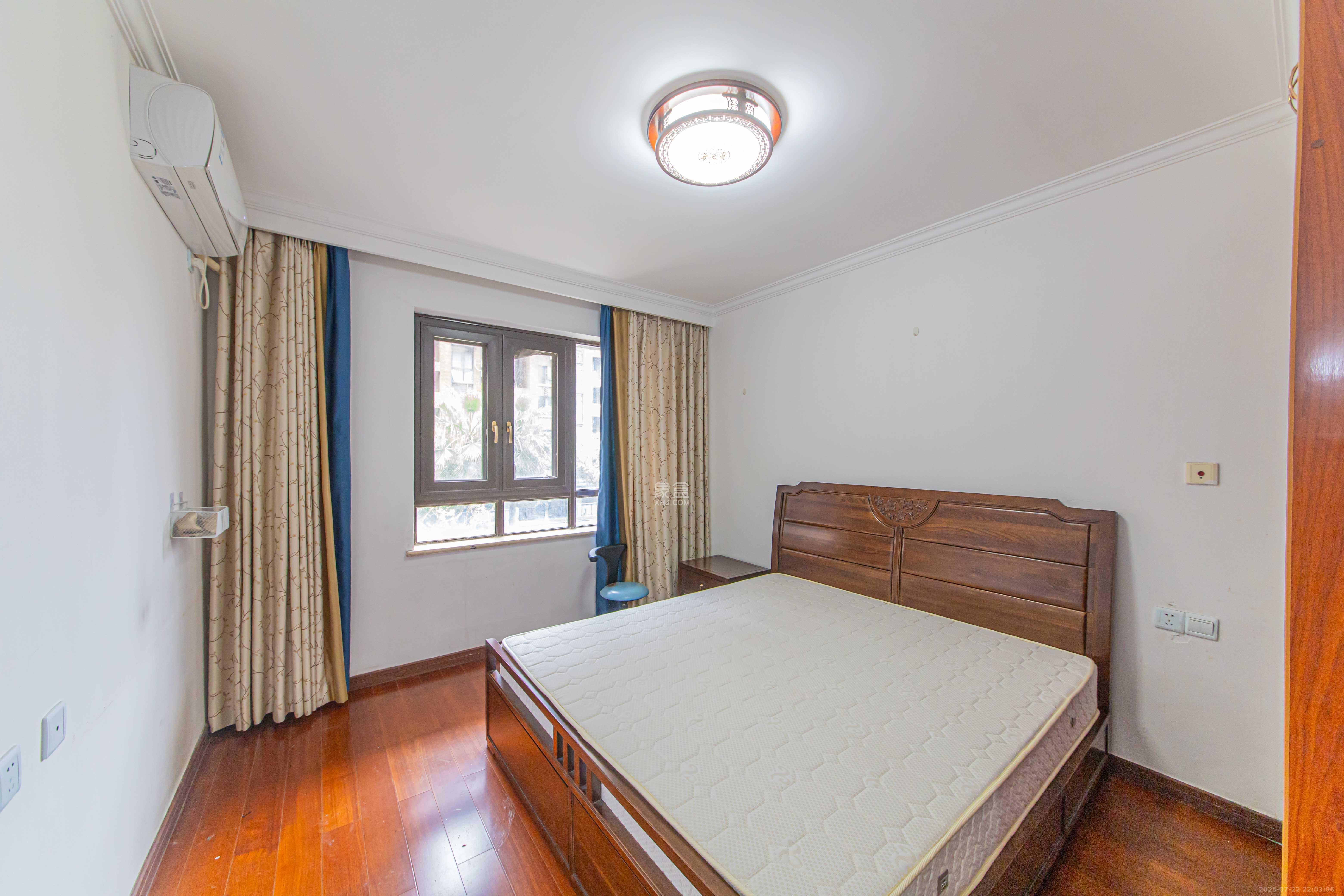 绿地公馆（绿地名邸）  3室2厅1卫    120.0万卧室