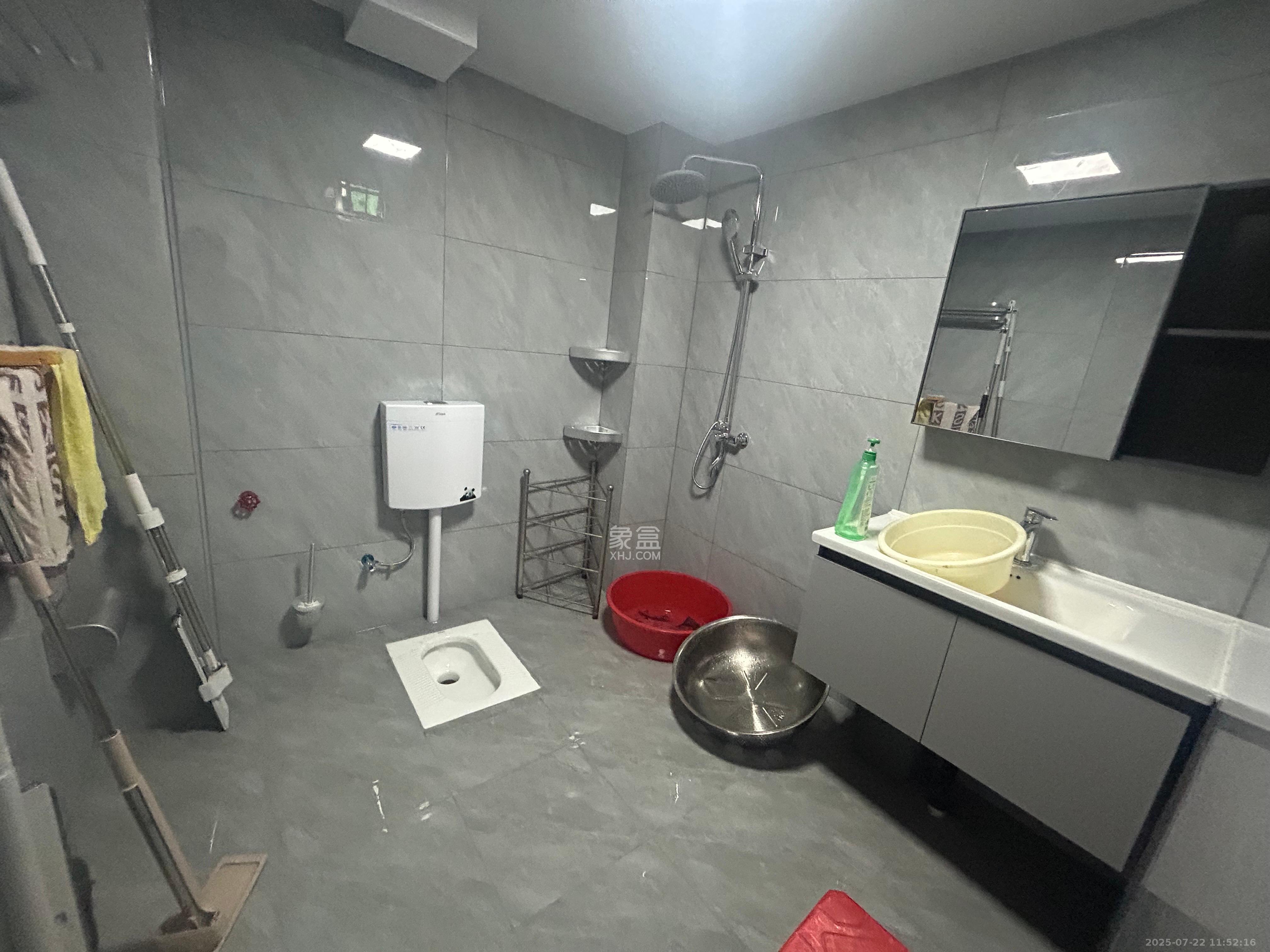 马王堆陶瓷建材新城  3室2厅1卫    2400.0元/月室内图