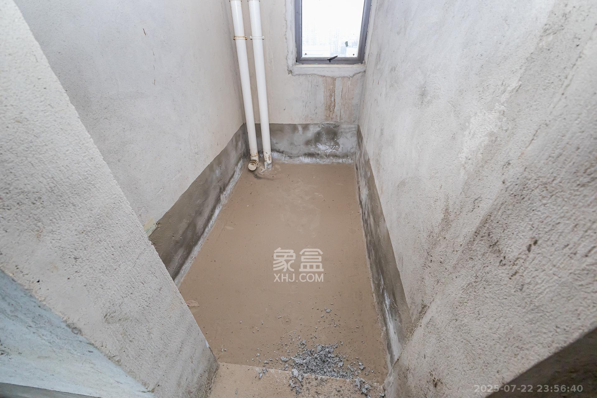 润和又一城  3室2厅2卫   98.00万卫生间