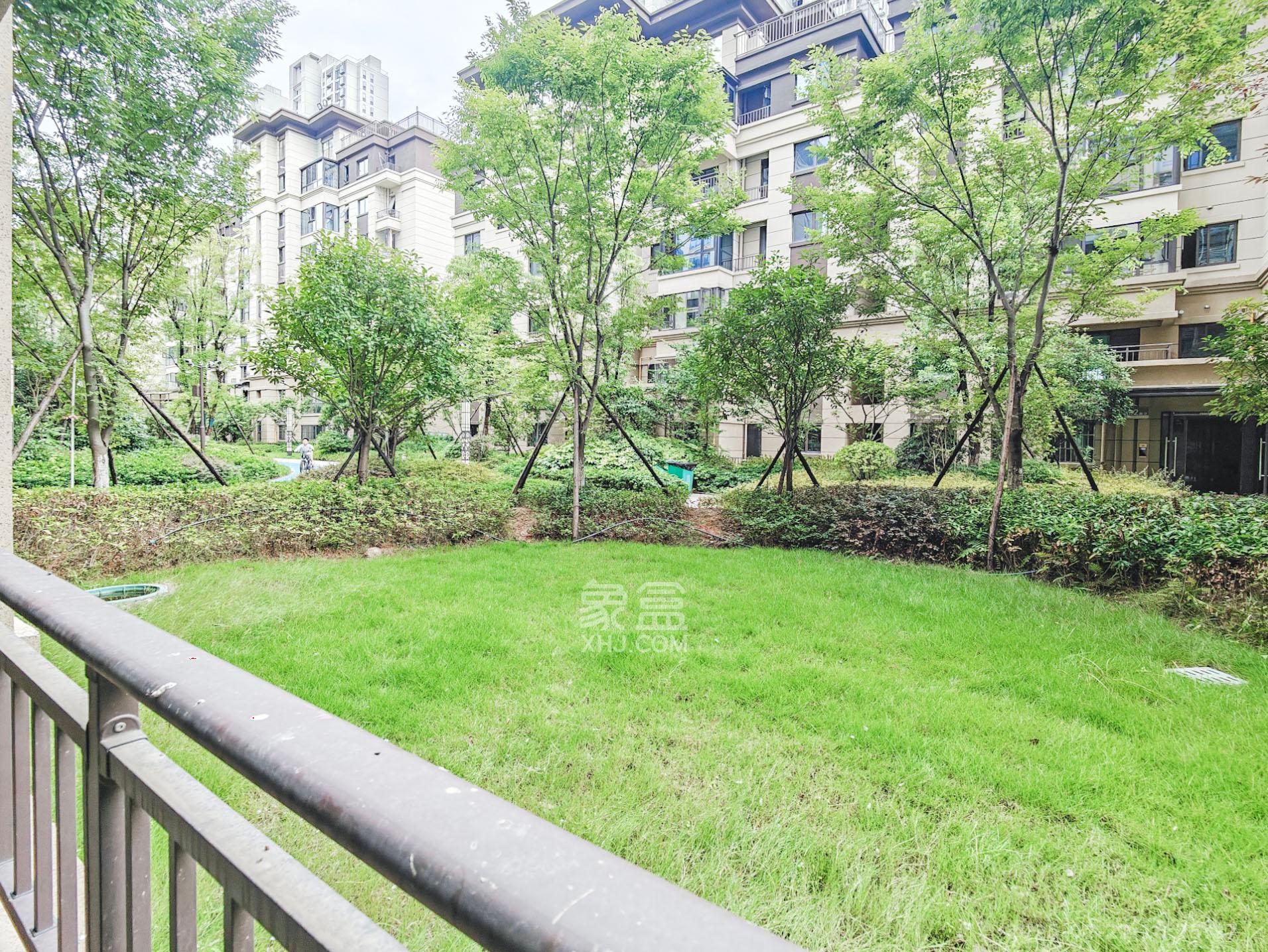 中梁云麓传奇  4室2厅2卫   126.00万阳台
