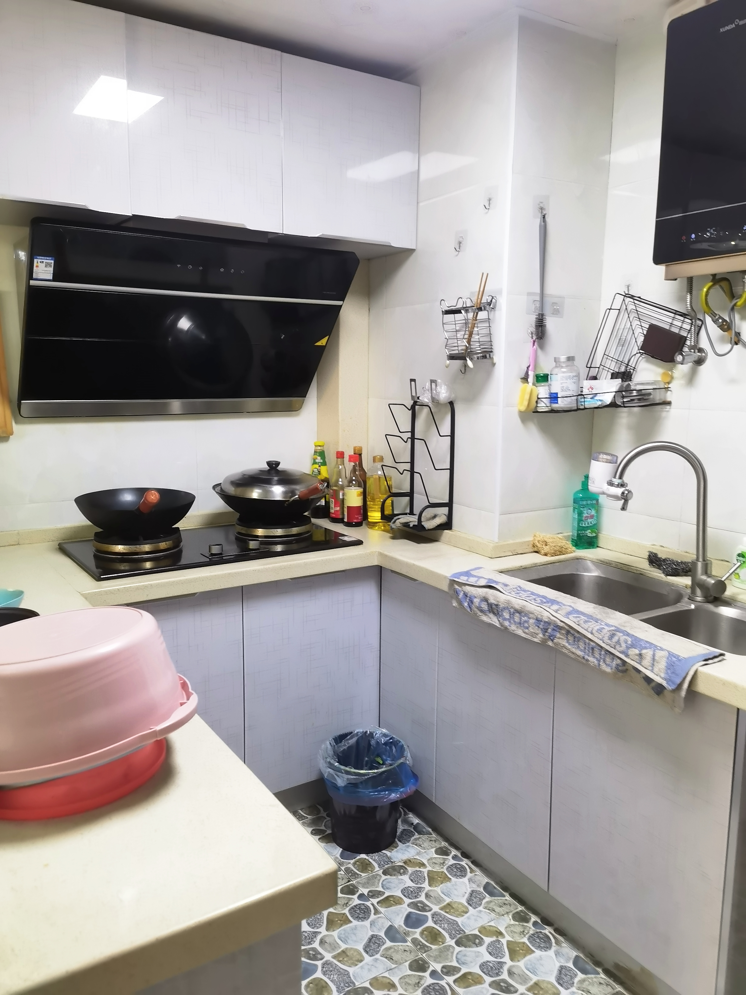 香格里拉 2室2厅1卫 1200.0元/月 香格里拉 2室2厅1卫 1200.0元/月室内图