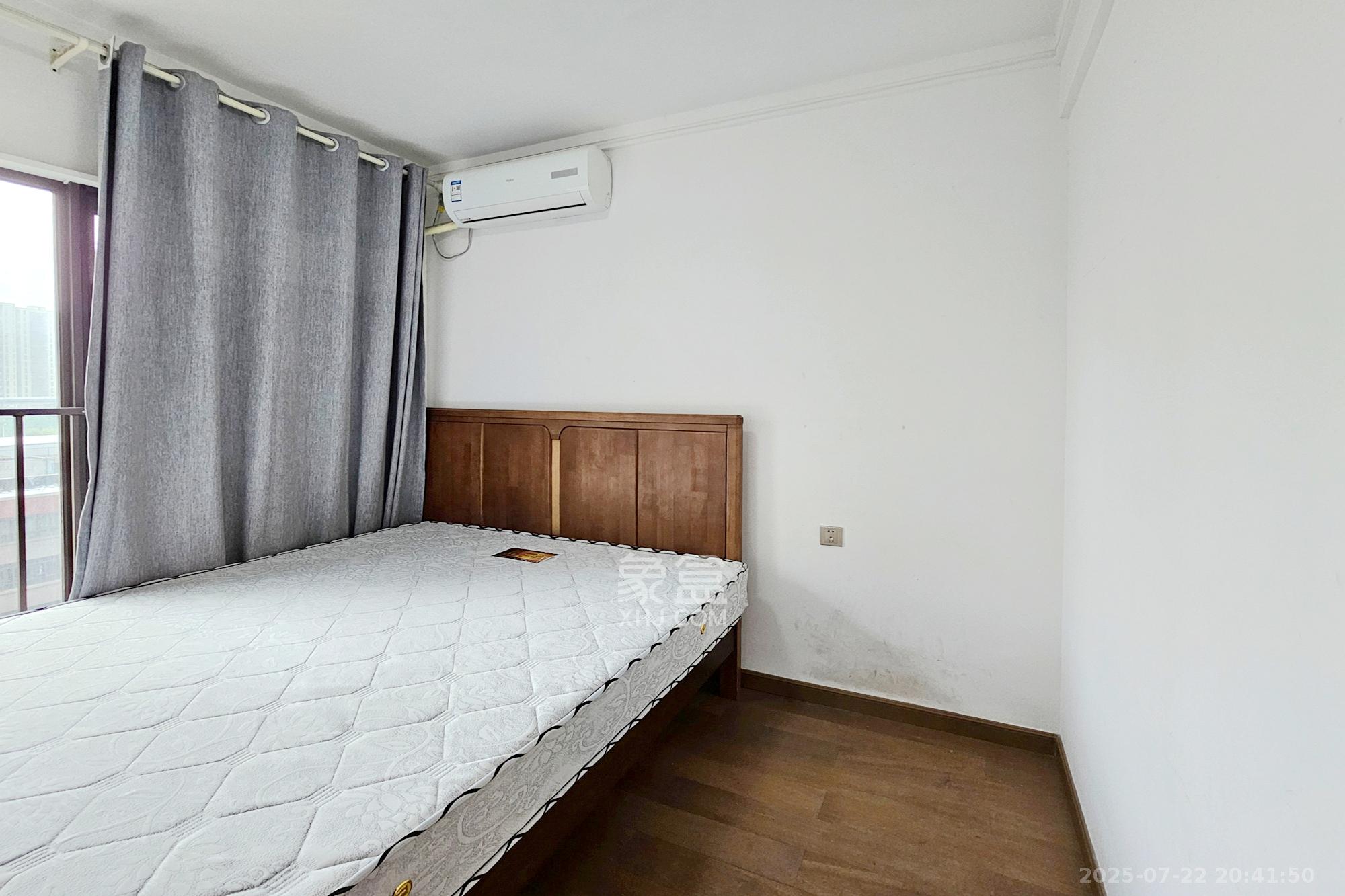 阳光城尚东湾蜜桃园 3室2厅1卫 112.0万 阳光城尚东湾蜜桃园 3室2厅1卫 112.0万卧室