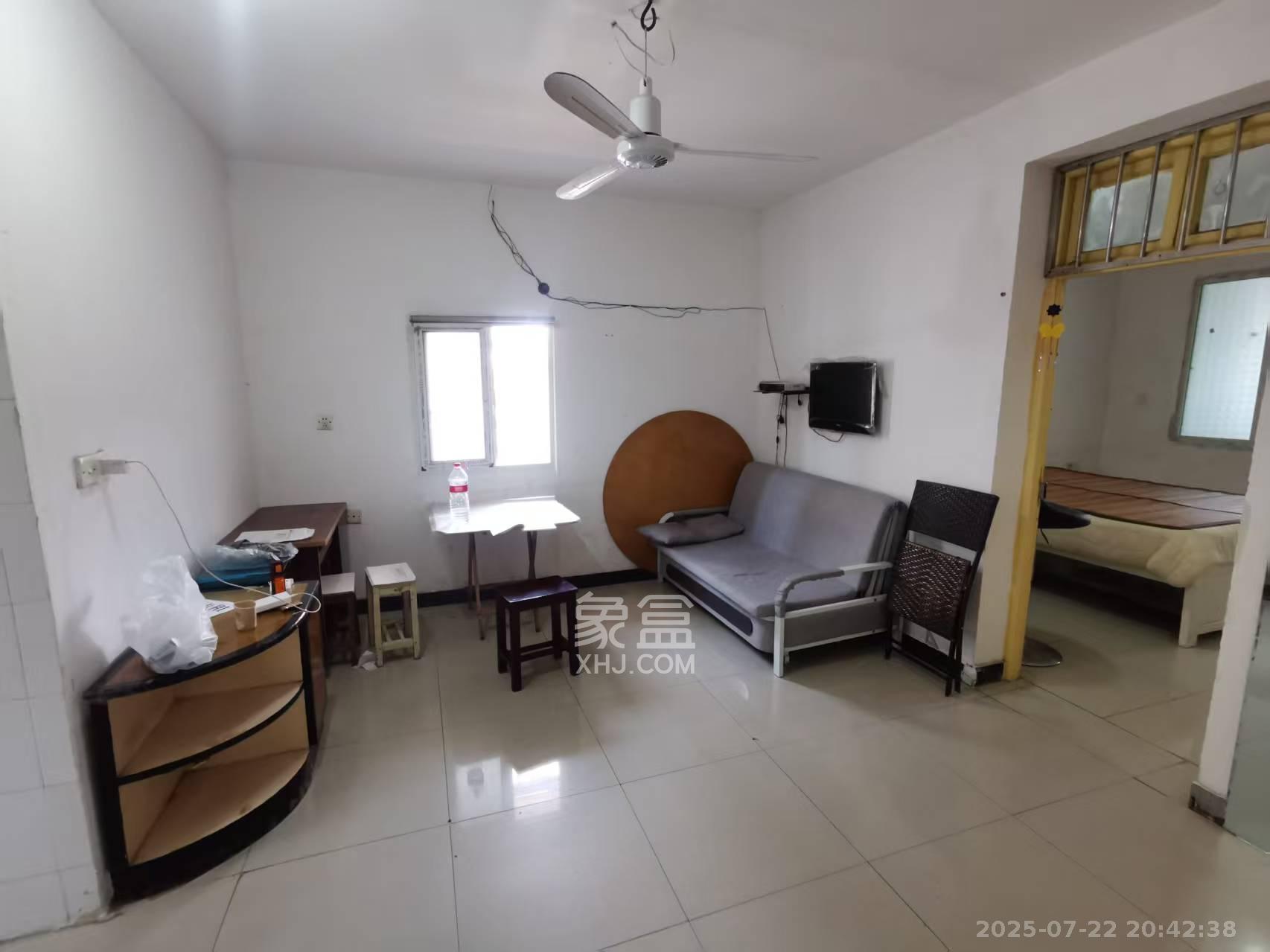 新民小区  2室2厅1卫    1900.0元/月 新民小区  2室2厅1卫    1900.0元/月室内图