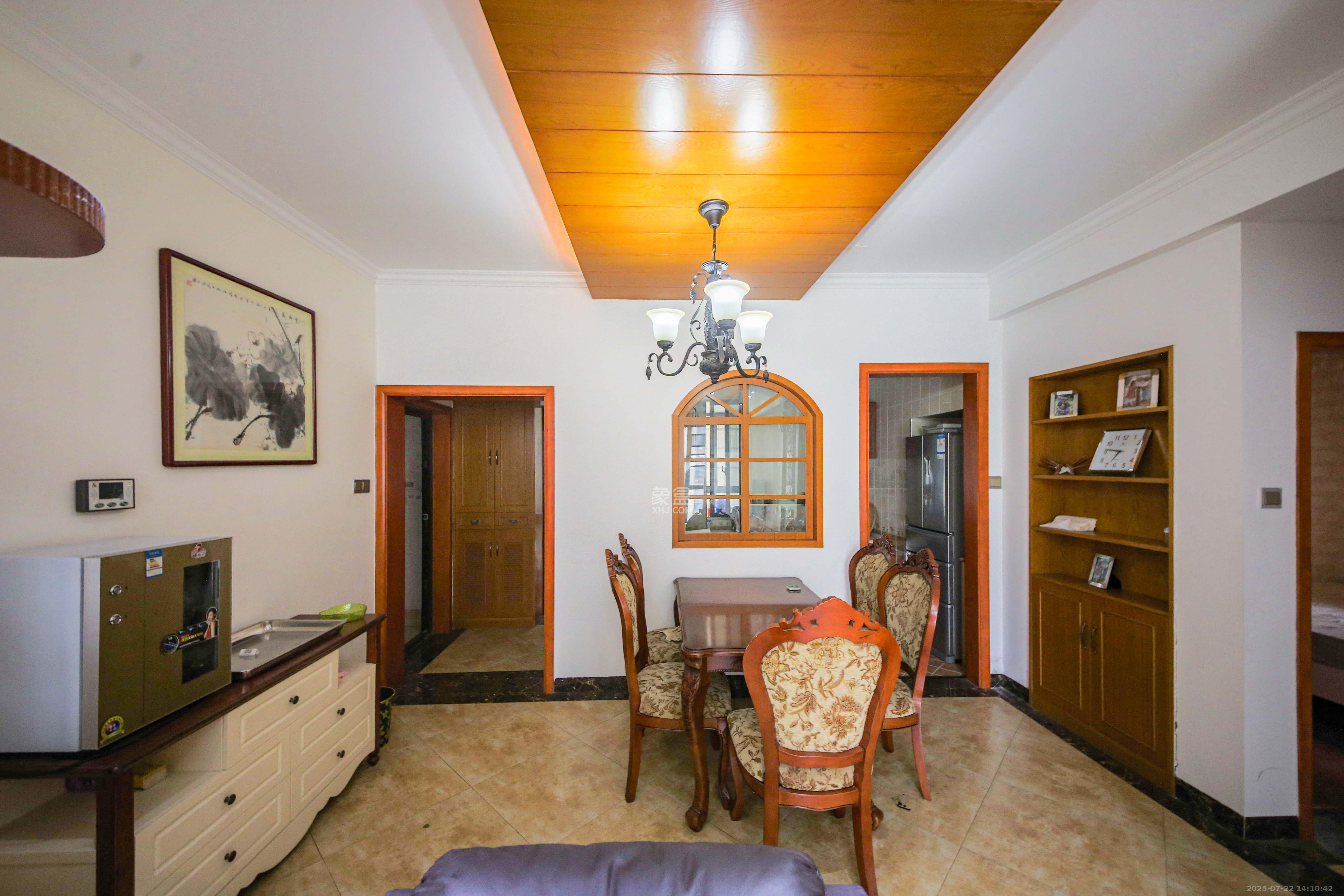 康斯丹郡（融程领秀佳园）  3室2厅1卫    70.0万客厅