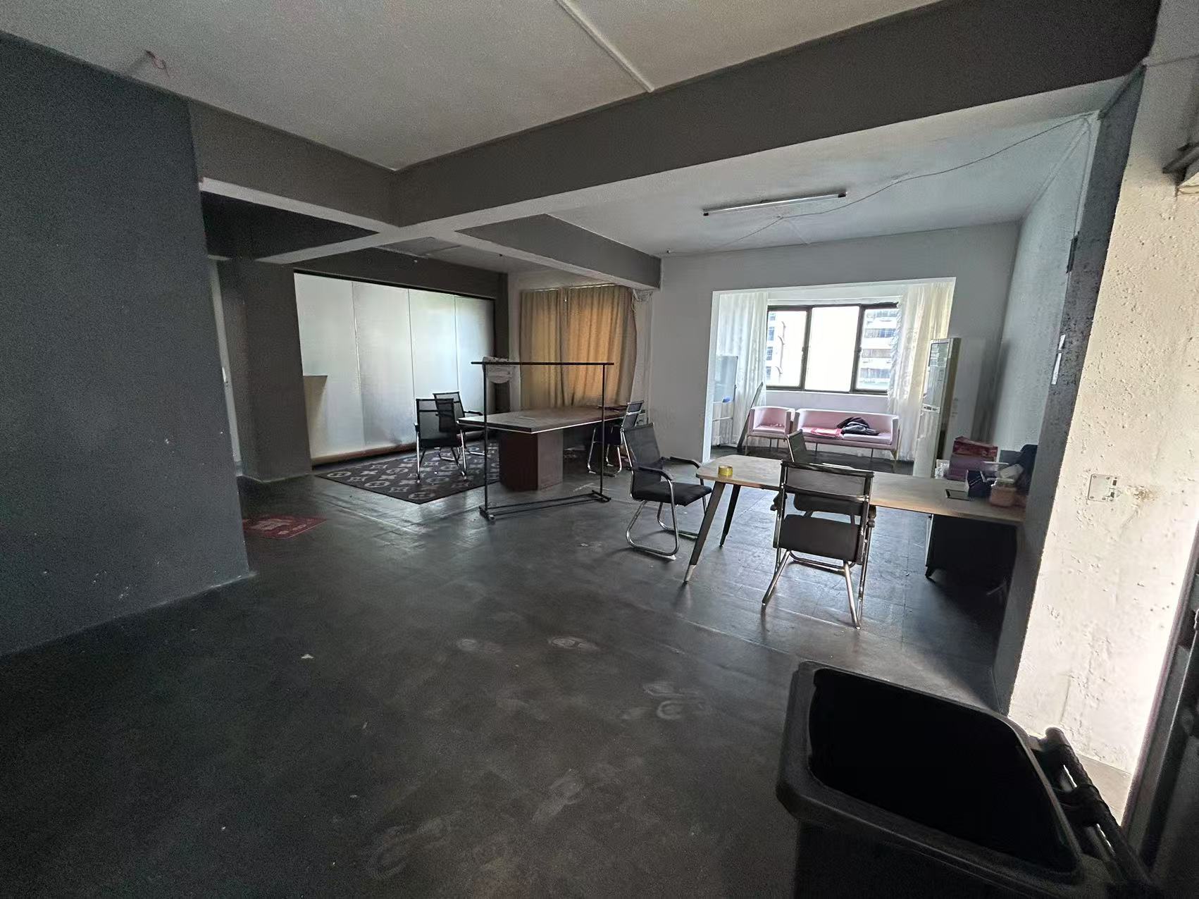 百金城小区 3室2厅2卫 2700.0元/月 百金城小区 3室2厅2卫 2700.0元/月室内图