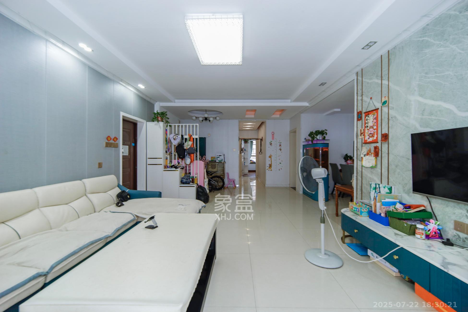 德馨园  3室2厅1卫    100.0万 德馨园  3室2厅1卫    100.0万客厅