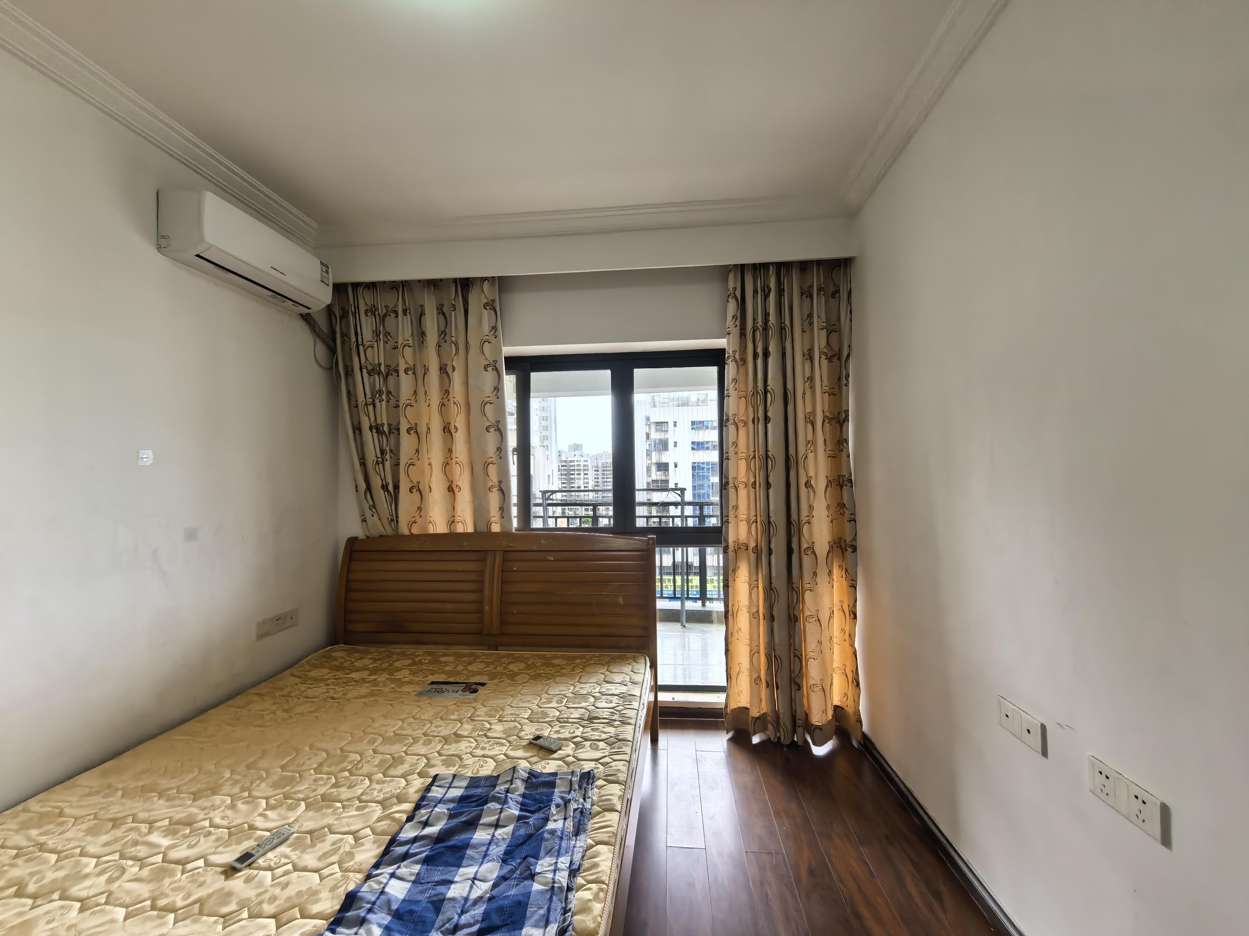 椰岛广场  2室2厅1卫    3500.0元/月 椰岛广场  2室2厅1卫    3500.0元/月室内图