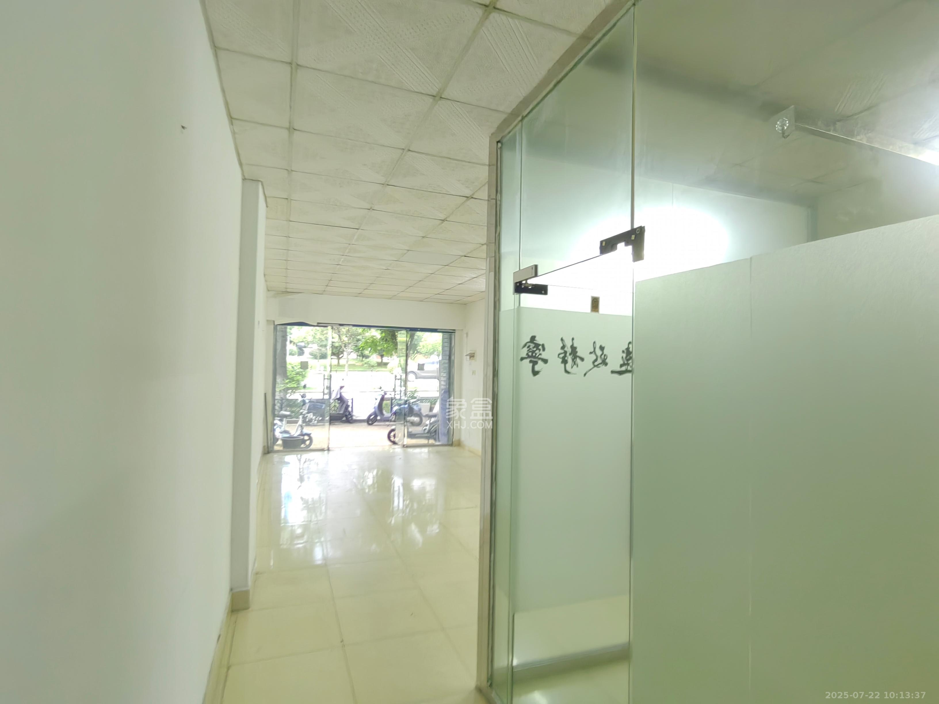 山水人家一二期   134.04㎡     3500.00元/月室内图