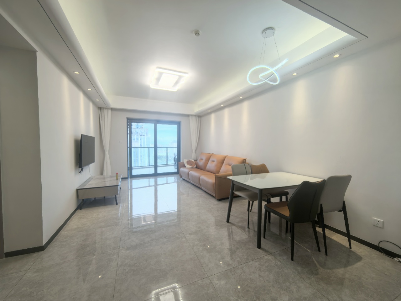 海域阳光(一二期) 2室2厅1卫 2600.0元/月 海域阳光(一二期) 2室2厅1卫 2600.0元/月户型图