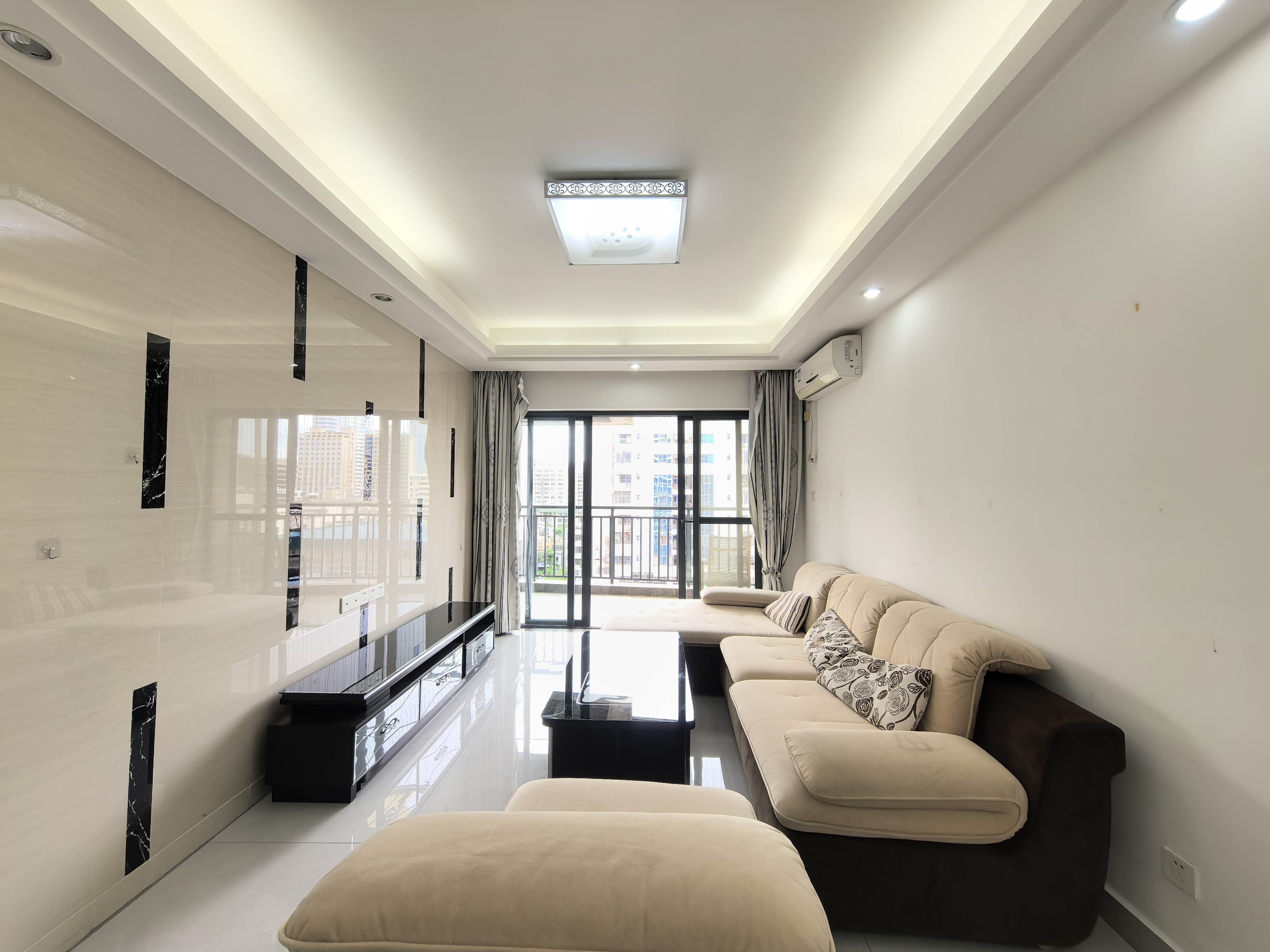 椰岛广场  2室2厅1卫    3500.0元/月 椰岛广场  2室2厅1卫    3500.0元/月室内图