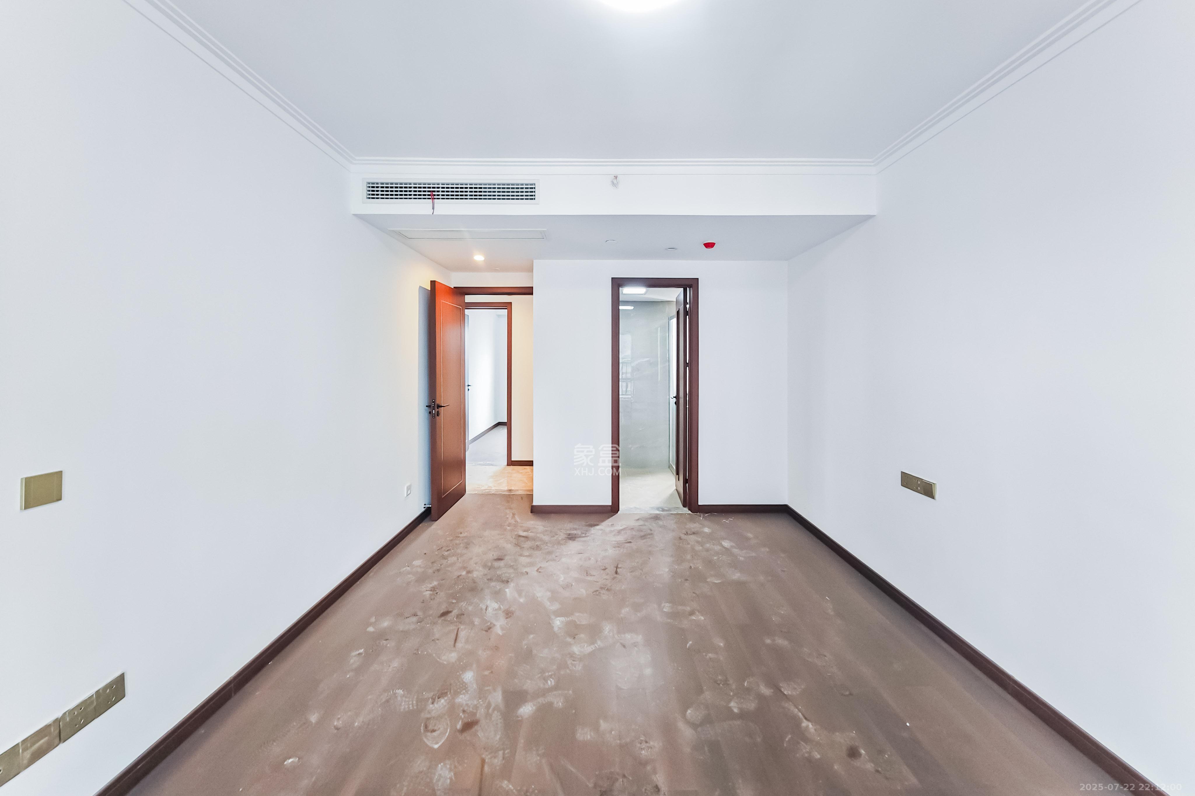 绿地长沙城际空间站（绿地新里佳苑）  5室2厅3卫   260.00万卧室