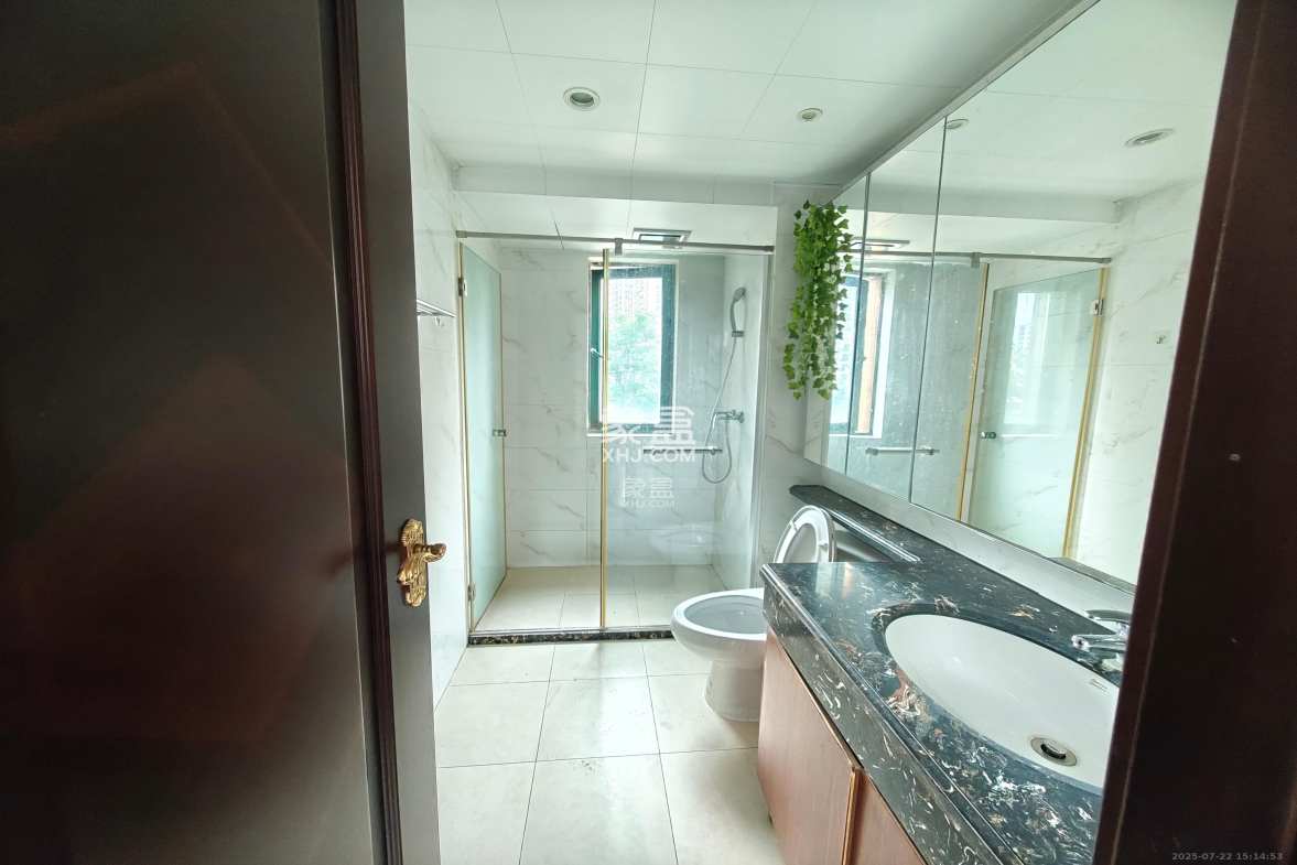 恒大翡翠华庭 3室2厅2卫 2200.0元/月 恒大翡翠华庭 3室2厅2卫 2200.0元/月室内图