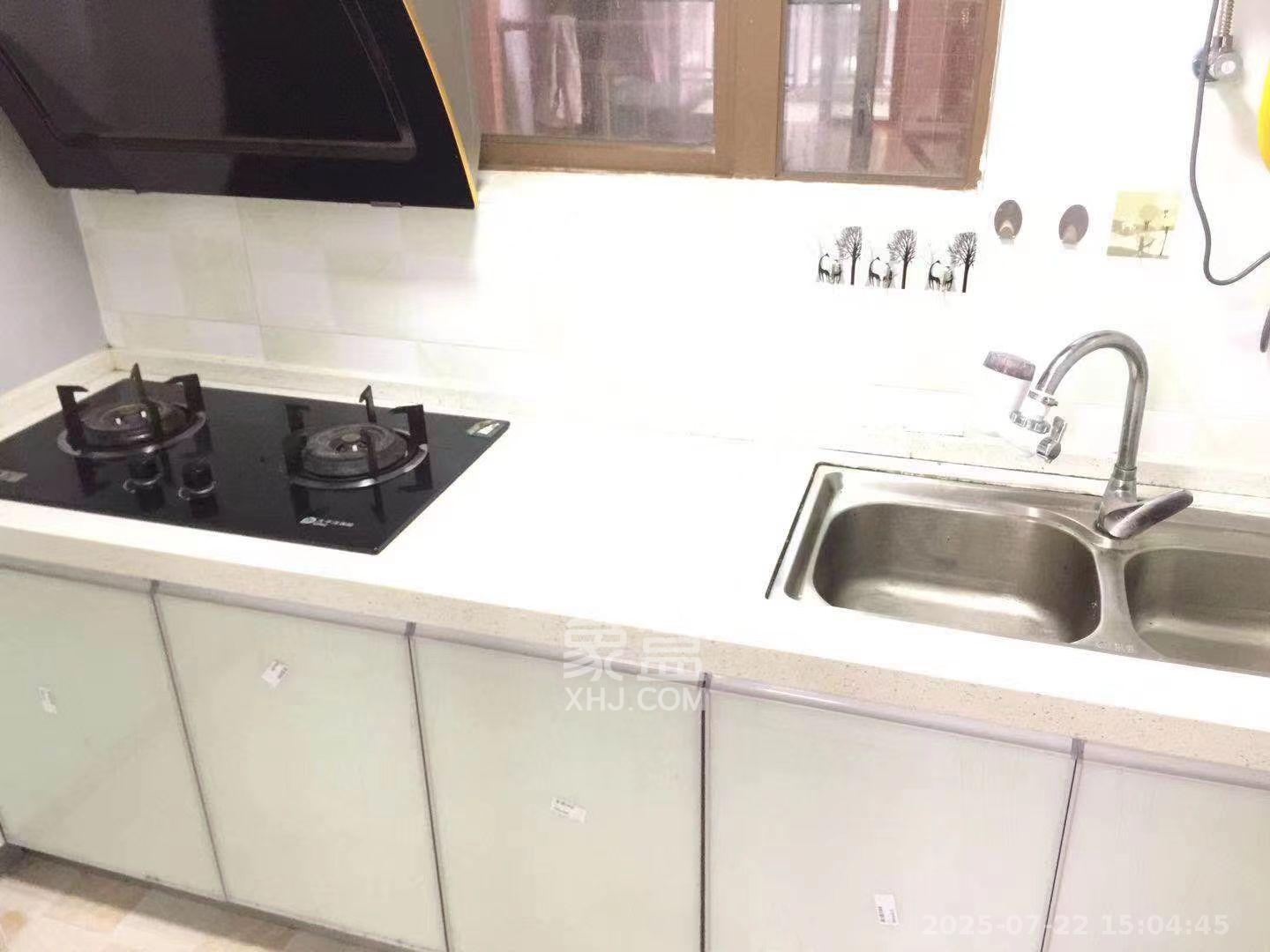 第六都（陆都小区）  3室2厅1卫    3200.0元/月室内图