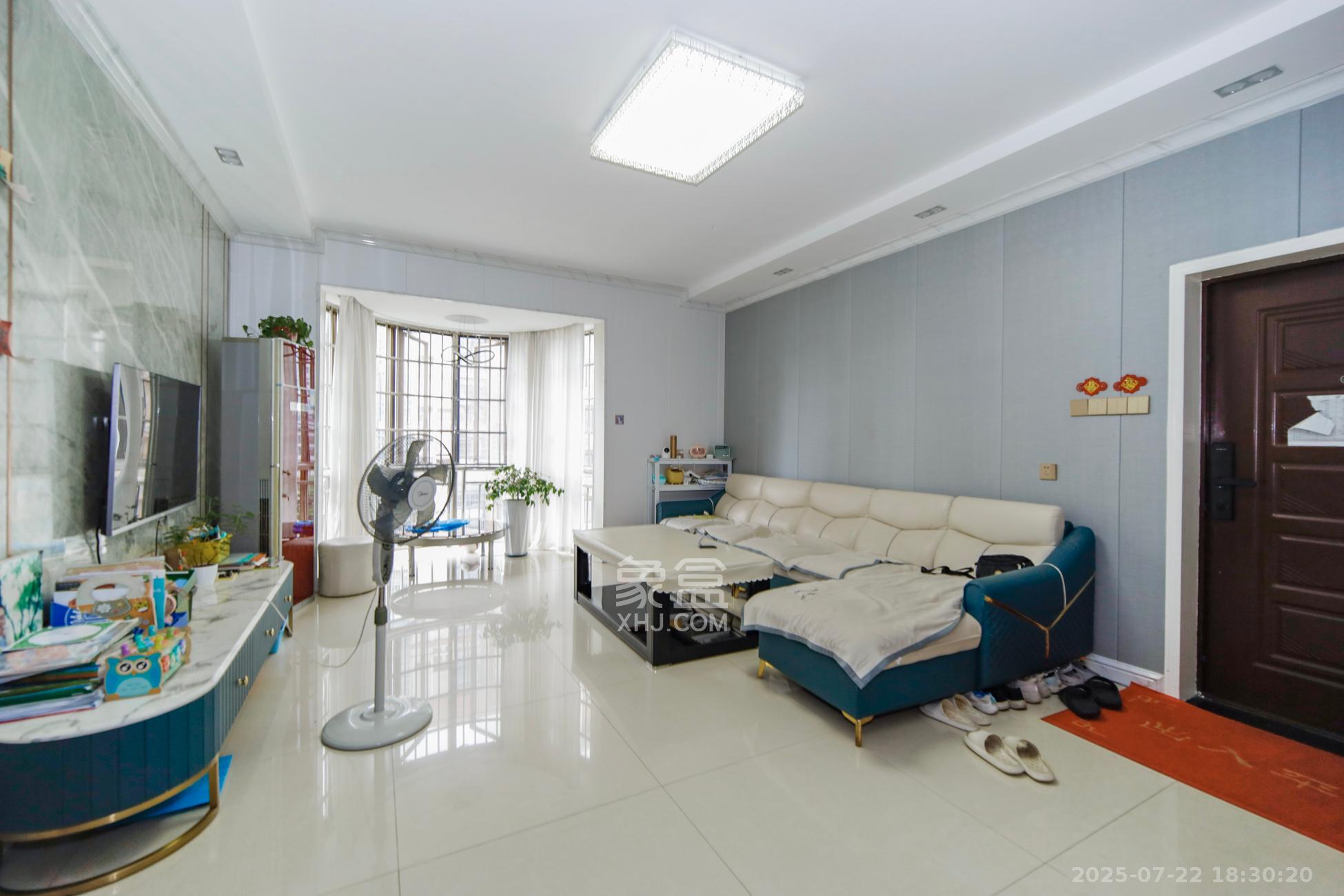 德馨园  3室2厅1卫    100.0万 德馨园  3室2厅1卫    100.0万客厅