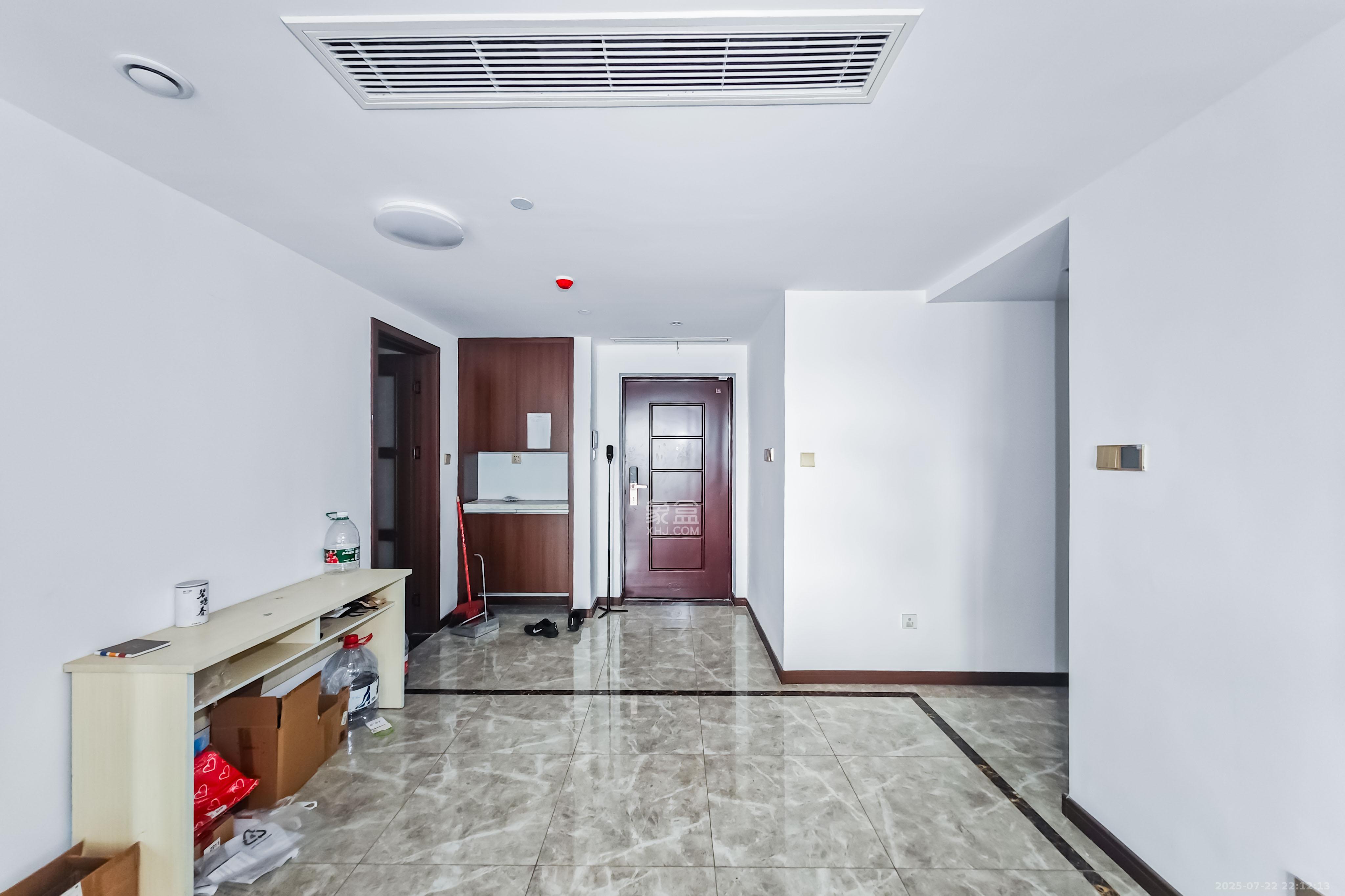 绿地长沙城际空间站（绿地新里佳苑）  3室2厅2卫    135.0万客厅