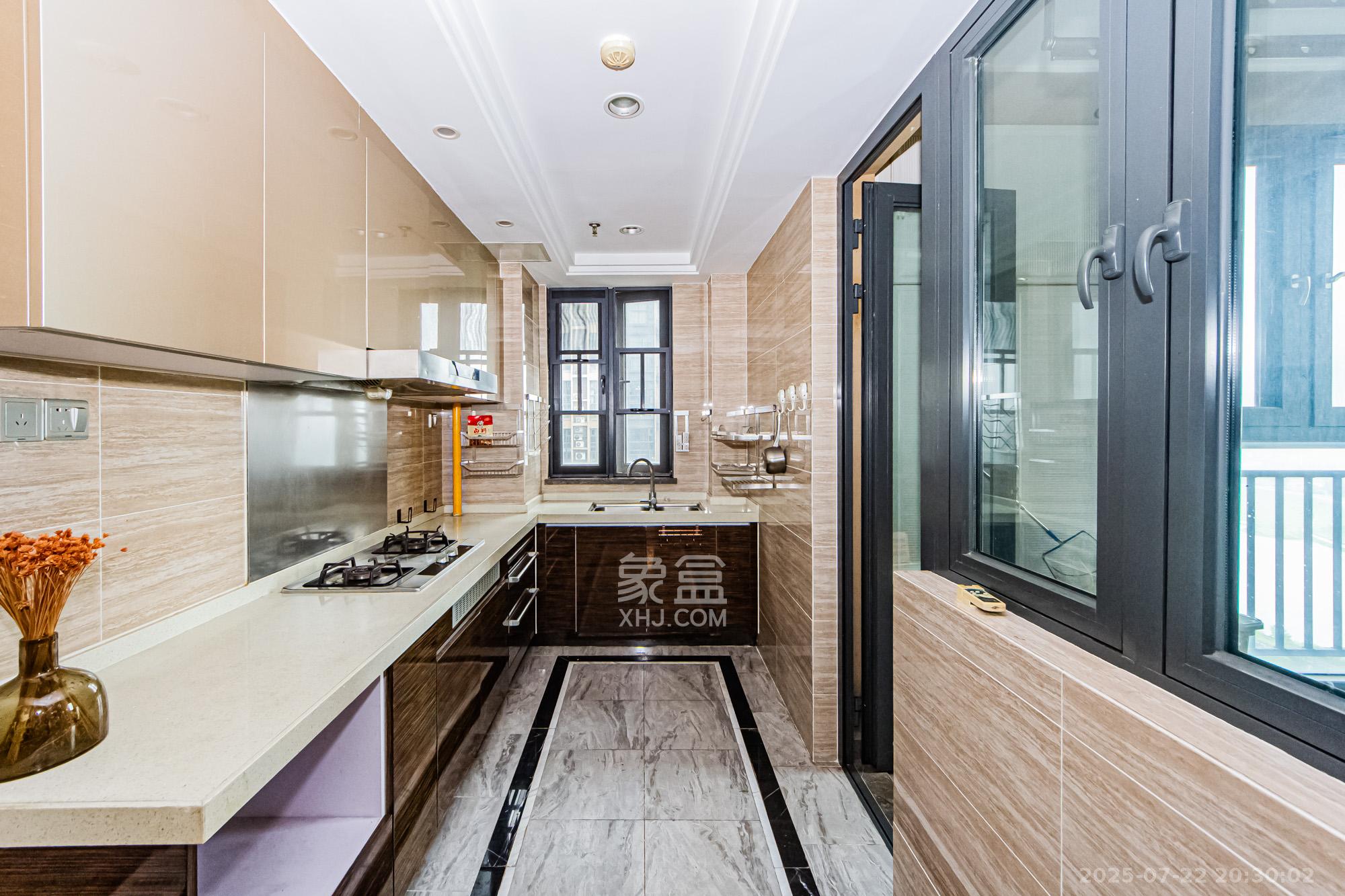 恒大御景半岛锦绣苑 4室2厅2卫 220.0万 恒大御景半岛锦绣苑 4室2厅2卫 220.0万厨房