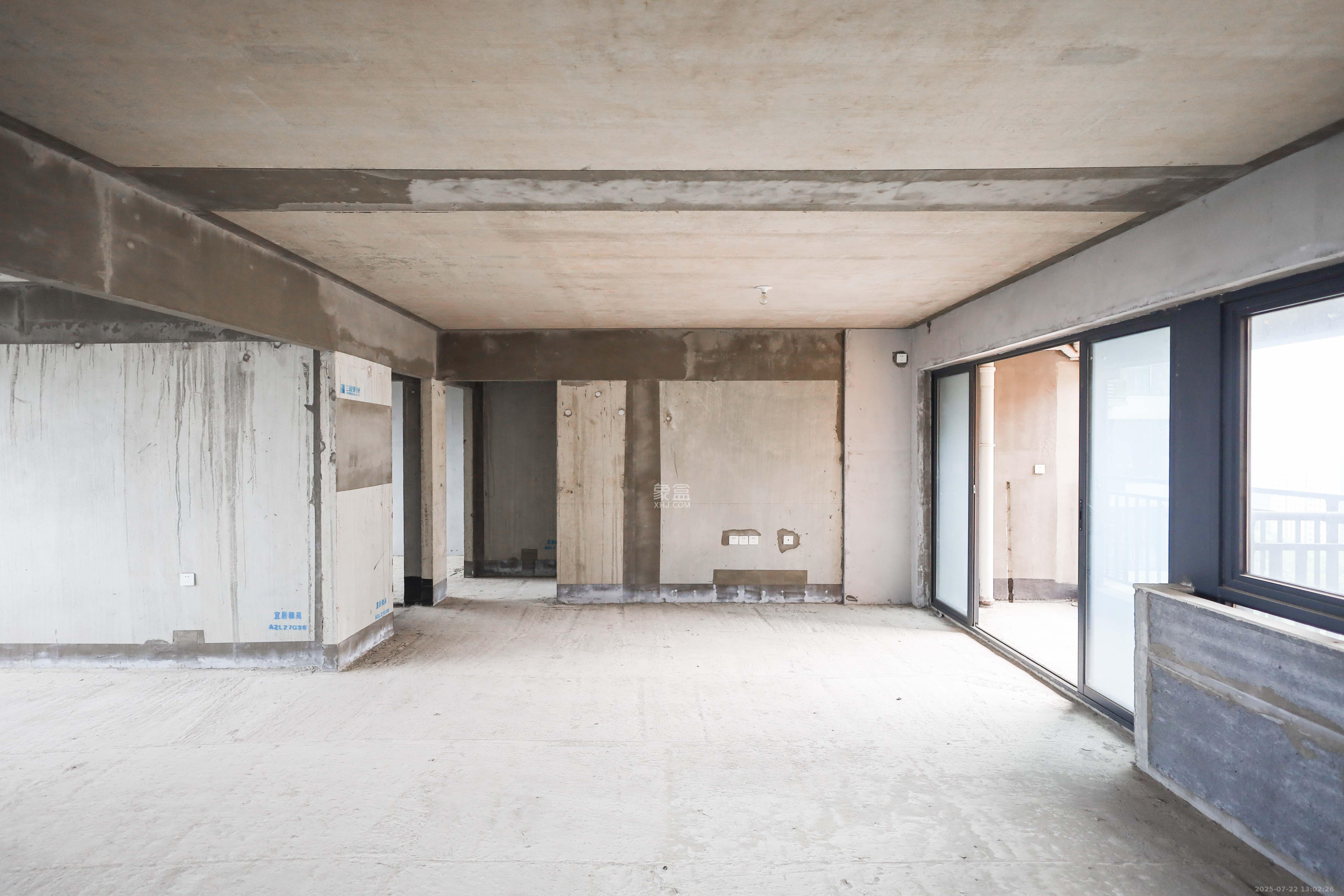 好莱城(弘德西街) 4室2厅2卫 118.0万 好莱城(弘德西街) 4室2厅2卫 118.0万客厅