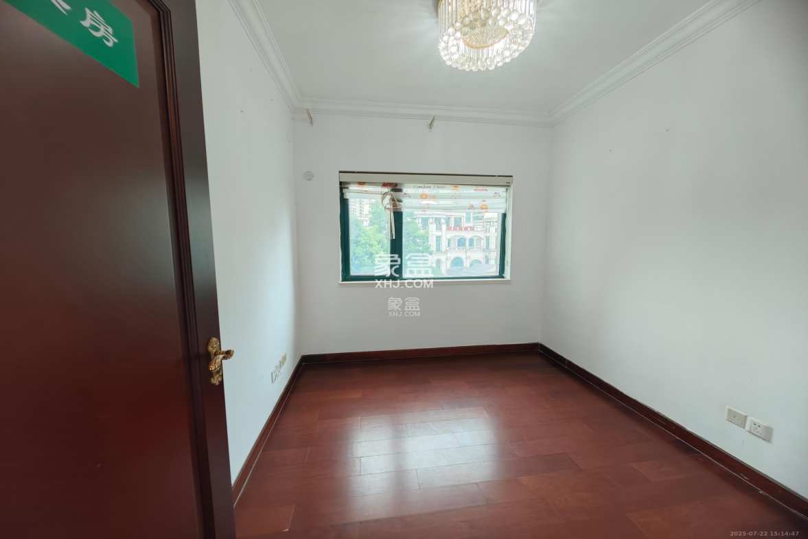 恒大翡翠华庭 3室2厅2卫 2200.0元/月 恒大翡翠华庭 3室2厅2卫 2200.0元/月室内图